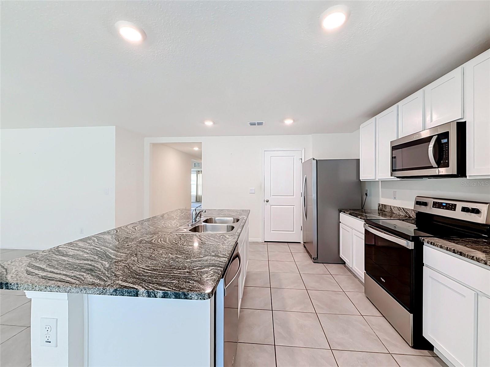 Single Family Residence at 7161 SW 135TH PL, OCALA, photo 4 of 54