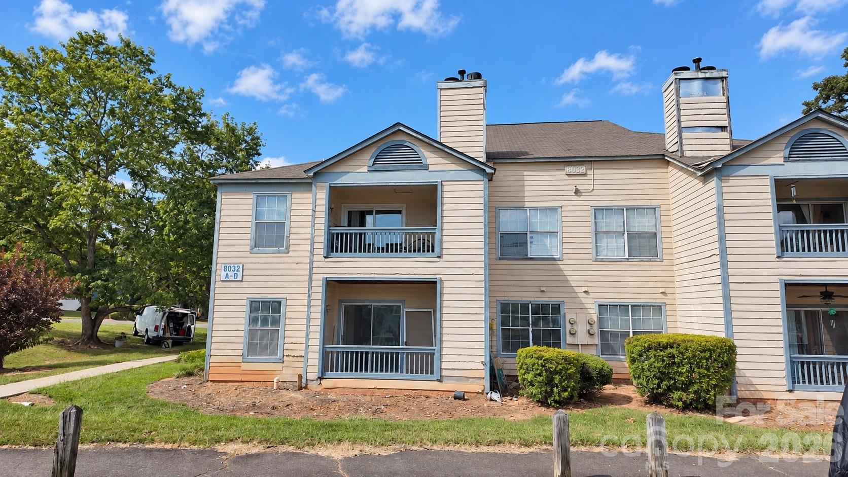 Condominium at 8032 Tremaine Court, Charlotte, photo 2 of 20