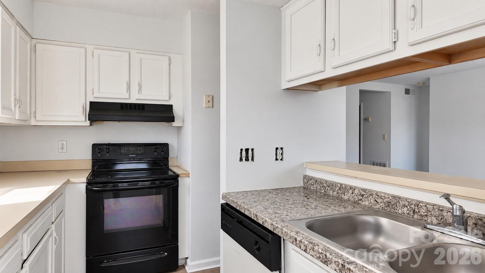 Condominium at 8032 Tremaine Court, Charlotte, photo 18 of 20