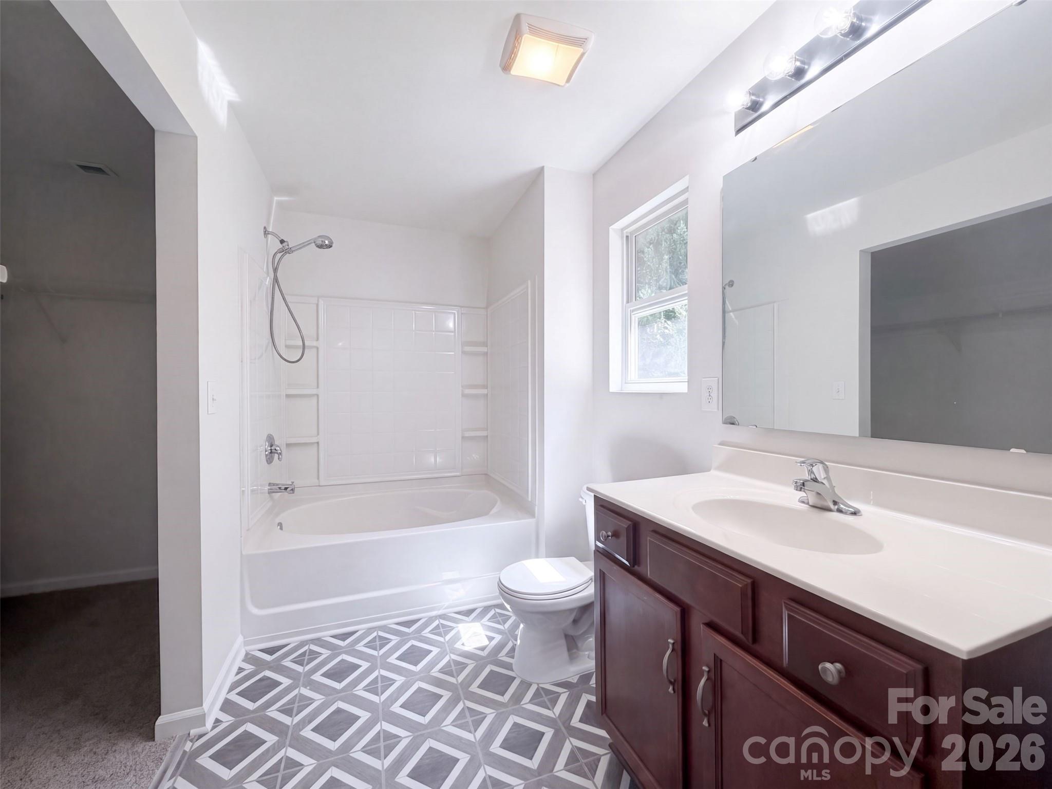 Single Family Residence at 112 Sheridan Court, Mooresville, photo 10 of 16