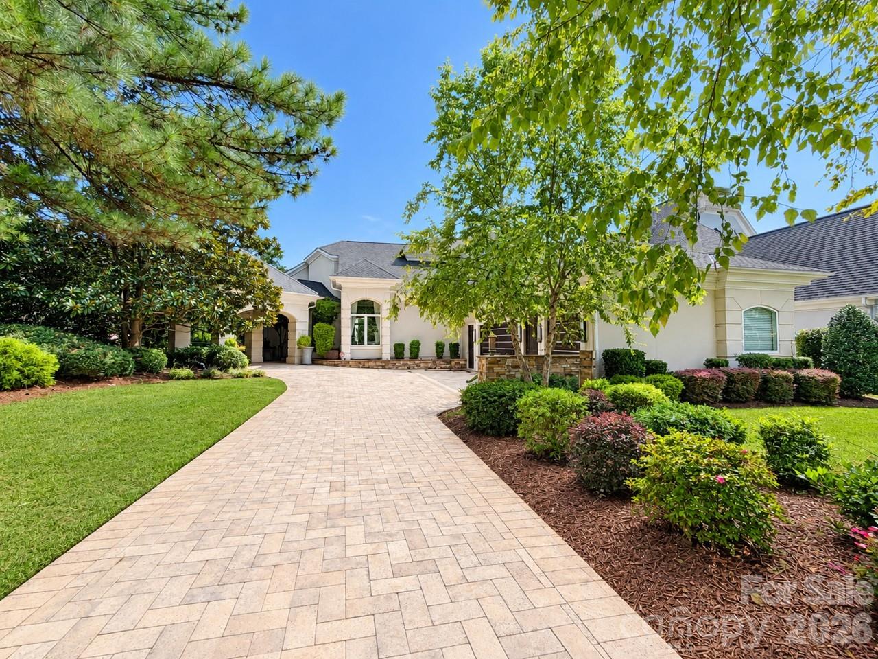 Single Family Residence at 17532 Sail View Drive, Cornelius, photo 2 of 42
