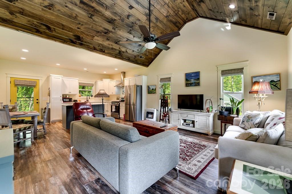 Single Family Residence at 190 FORT HEMBREE Road, Hayesville, photo 5 of 18