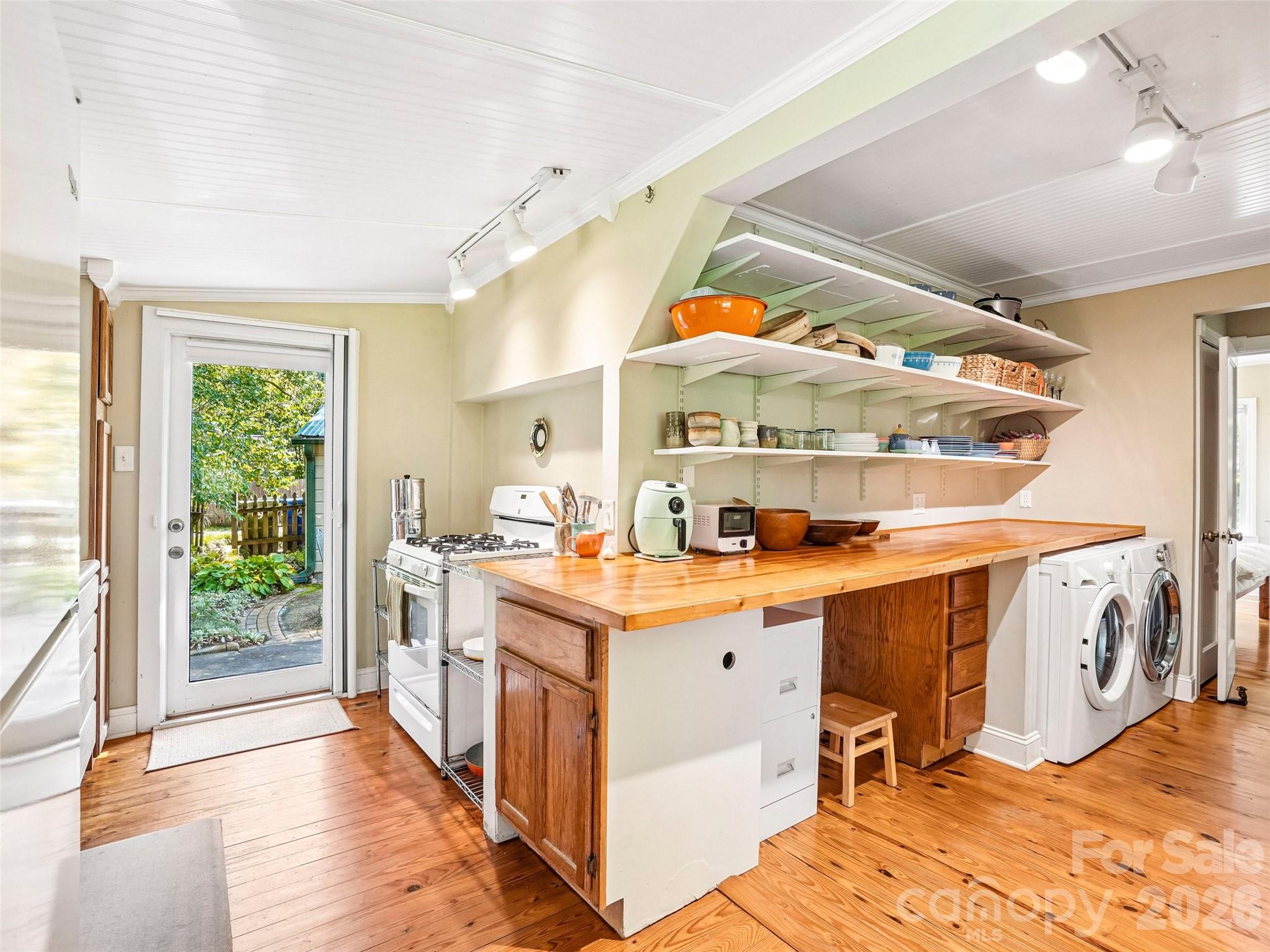 So charming! - 75 Cisco Road, Asheville