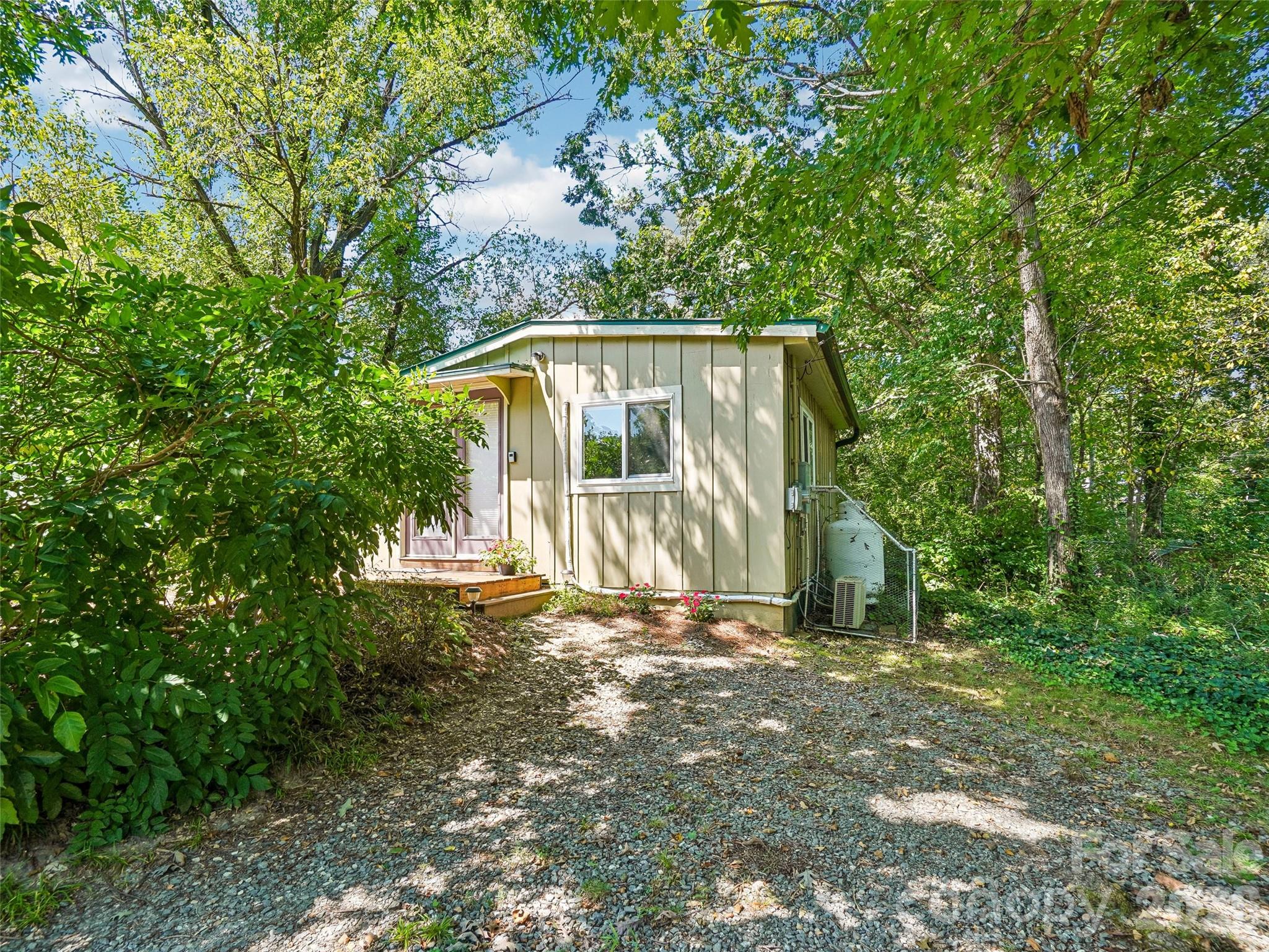 Cottage private parking area - 75 Cisco Road, Asheville
