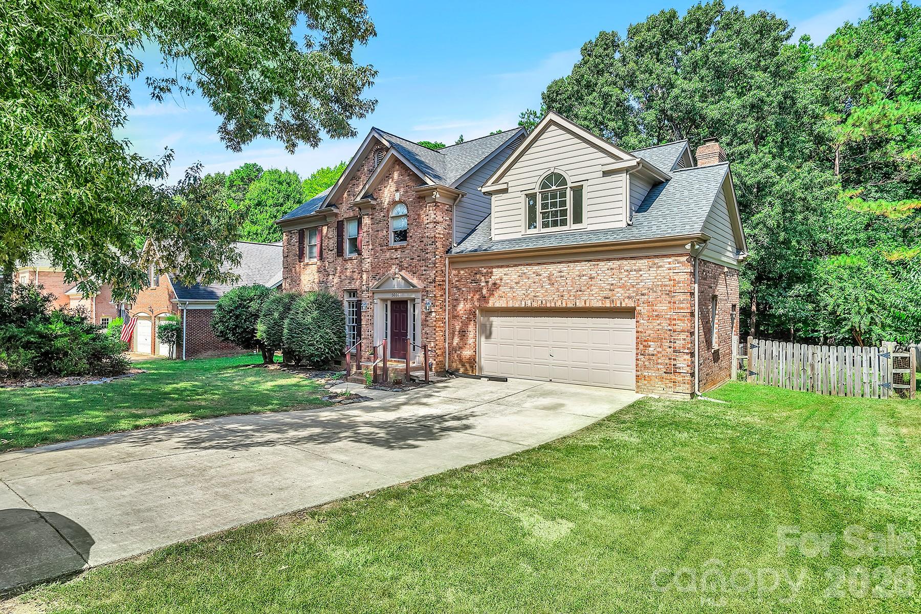 Single Family Residence at 5016 Hickory Lake Lane, Matthews, photo 2 of 48