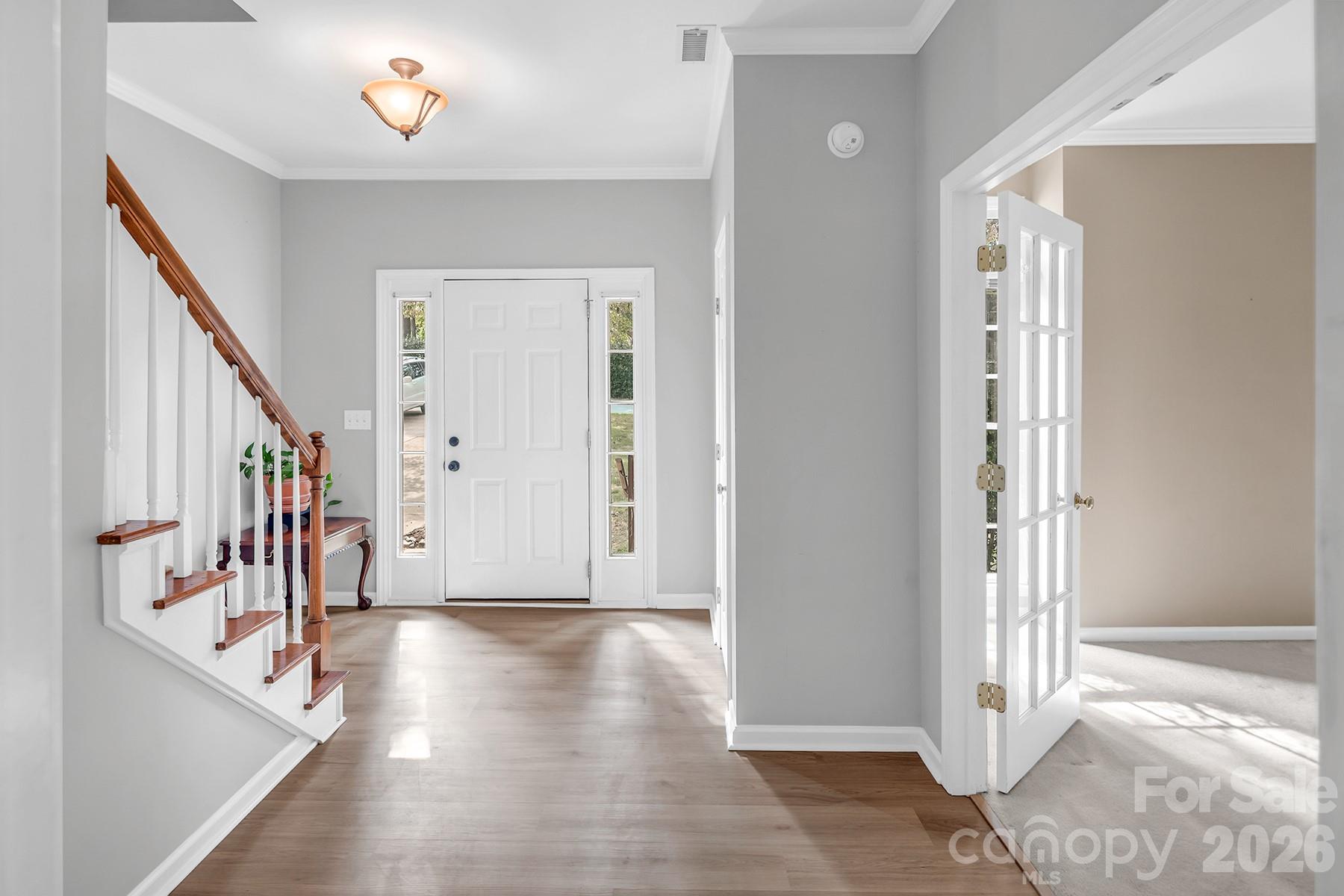 Single Family Residence at 5016 Hickory Lake Lane, Matthews, photo 3 of 48
