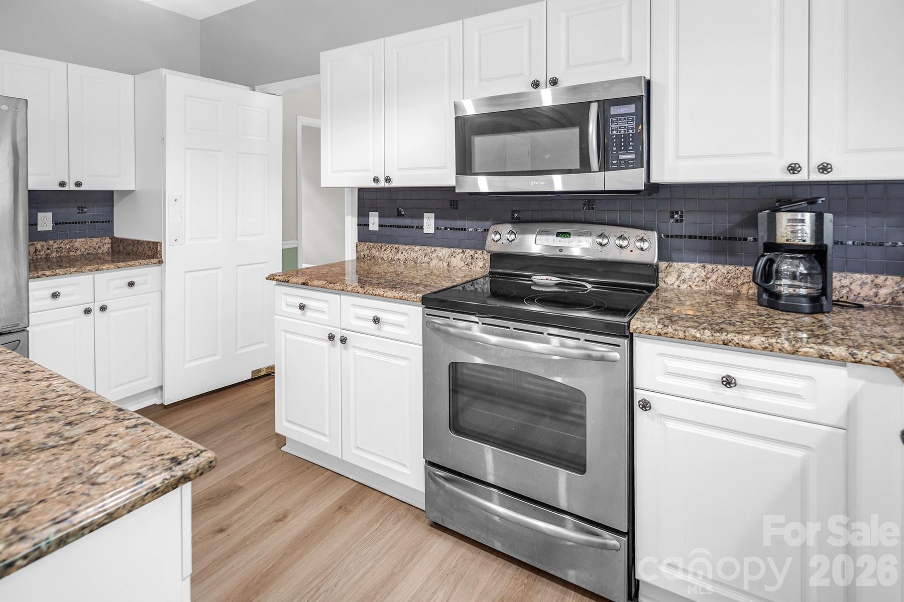 Single Family Residence at 5016 Hickory Lake Lane, Matthews, photo 17 of 48