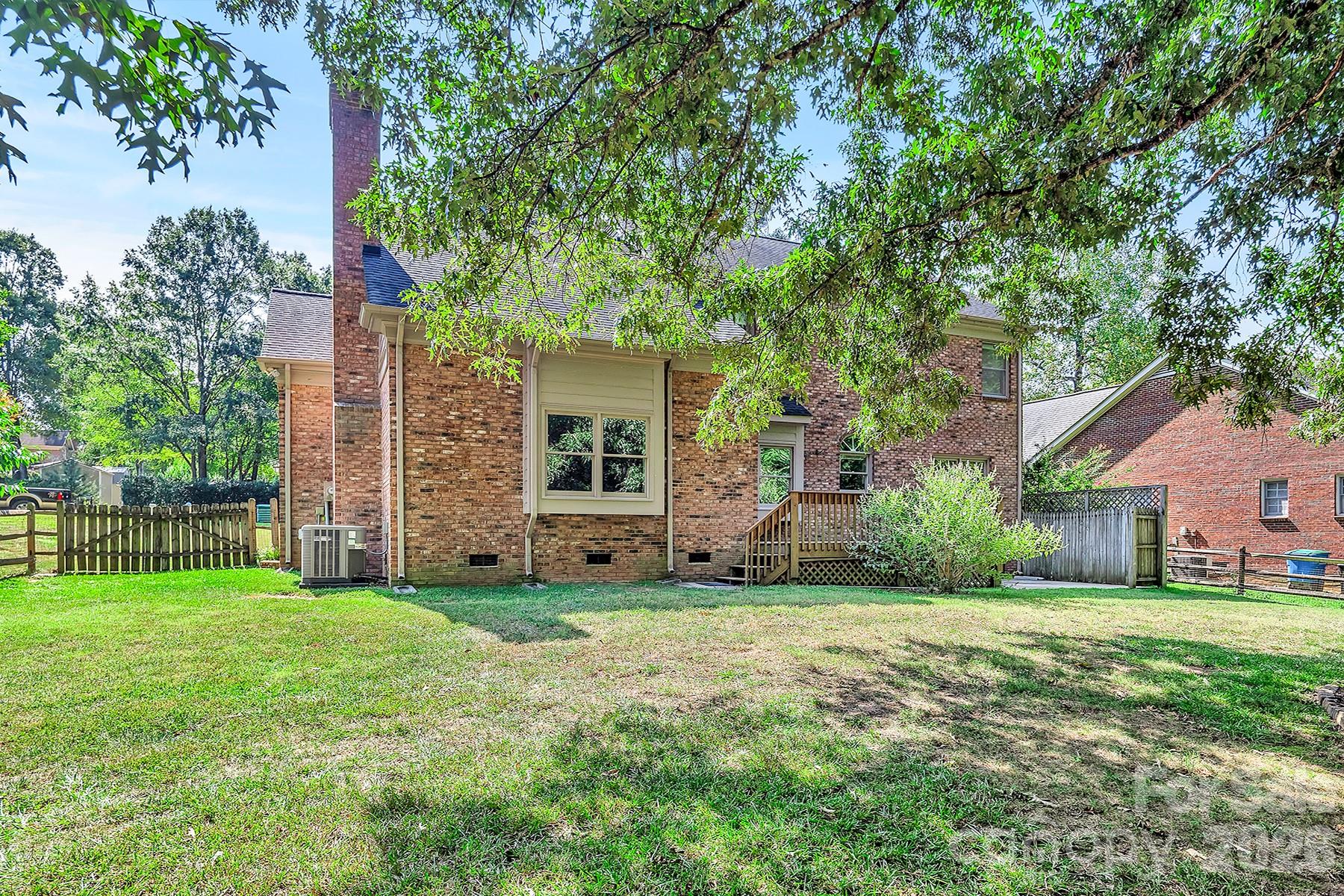 Single Family Residence at 5016 Hickory Lake Lane, Matthews, photo 43 of 48