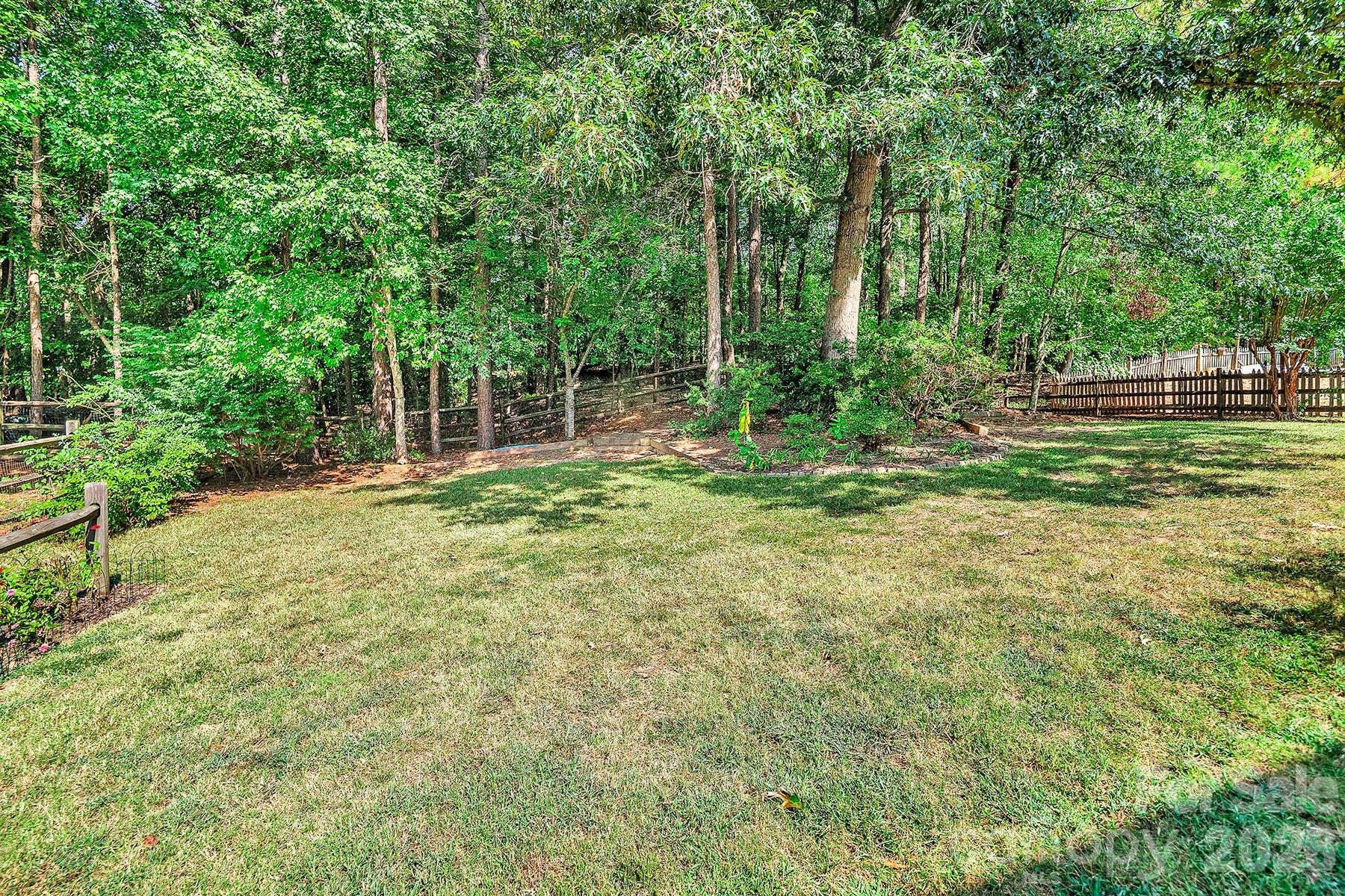 Single Family Residence at 5016 Hickory Lake Lane, Matthews, photo 45 of 48