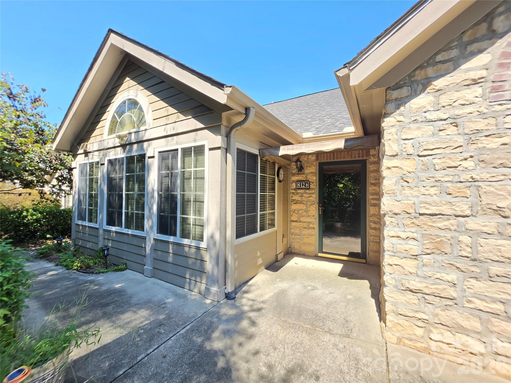 Townhouse at 812 Wynnshire Drive, Hickory, photo 2 of 3