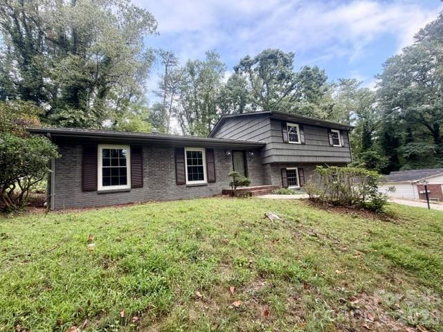 Single Family Residence at 845 Cherokee Place SW, Lenoir, photo 2 of 29
