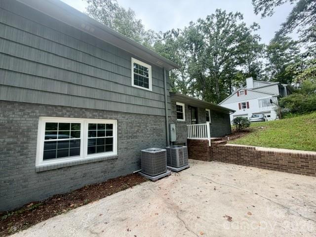 Single Family Residence at 845 Cherokee Place SW, Lenoir, photo 4 of 29