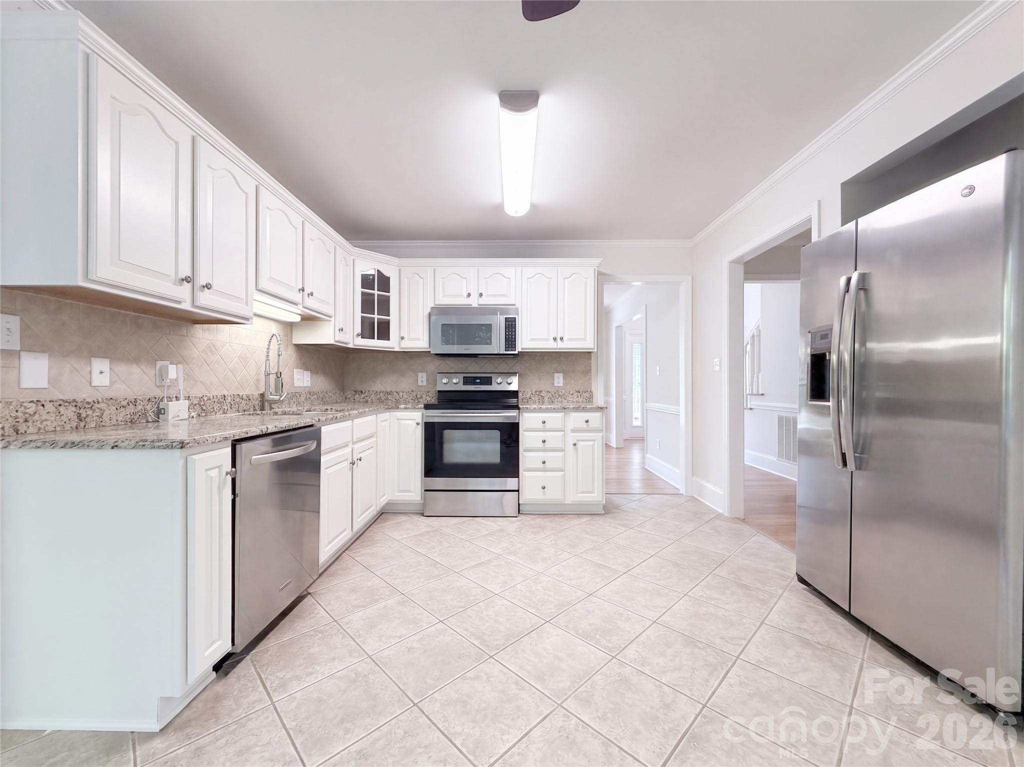 Single Family Residence at 122 W Tattersall Drive, Statesville, photo 10 of 41