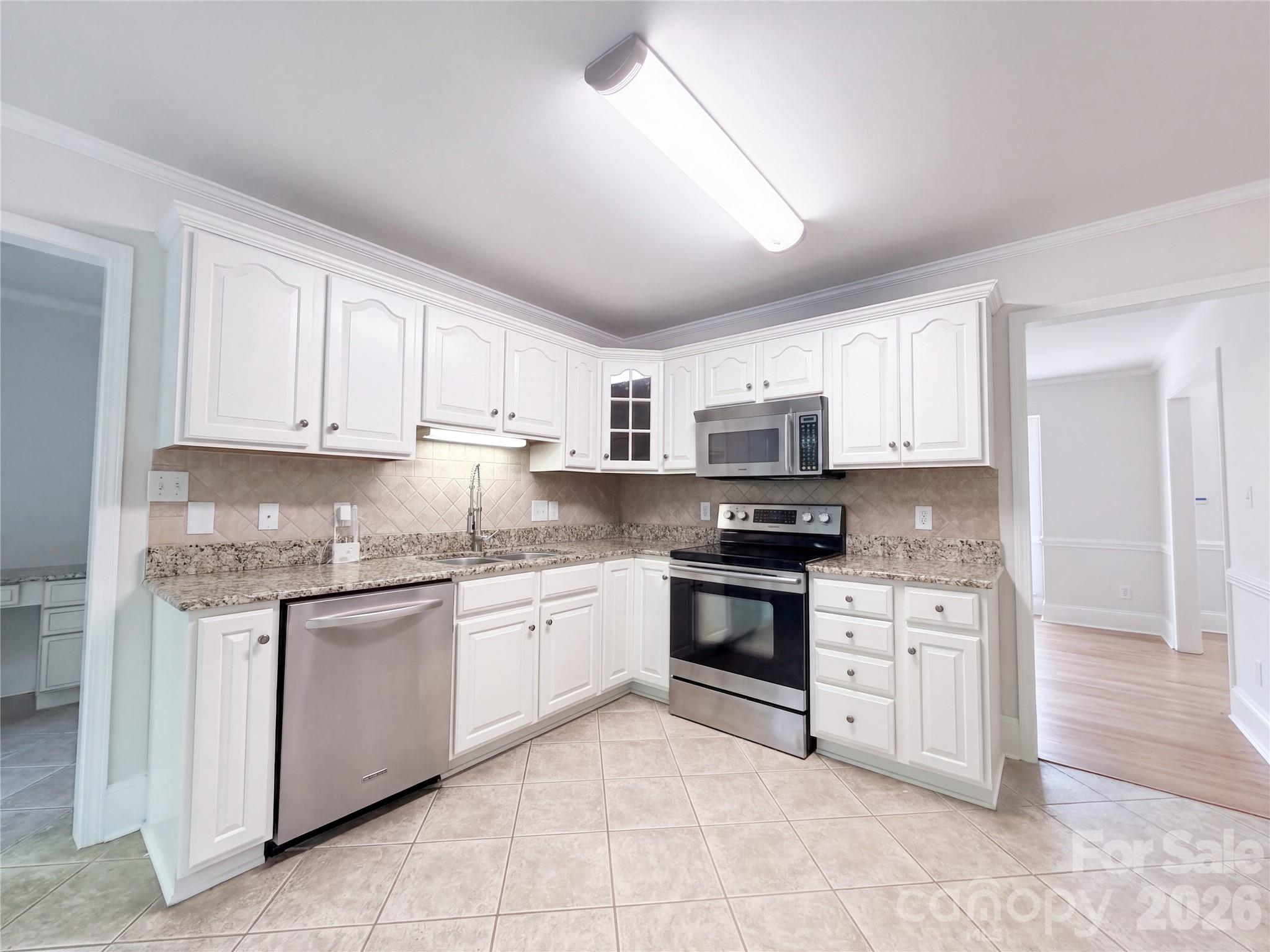 Single Family Residence at 122 W Tattersall Drive, Statesville, photo 11 of 41