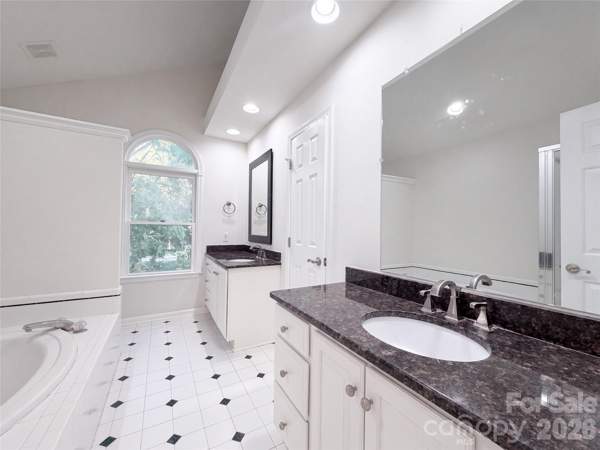 Single Family Residence at 122 W Tattersall Drive, Statesville, photo 17 of 41