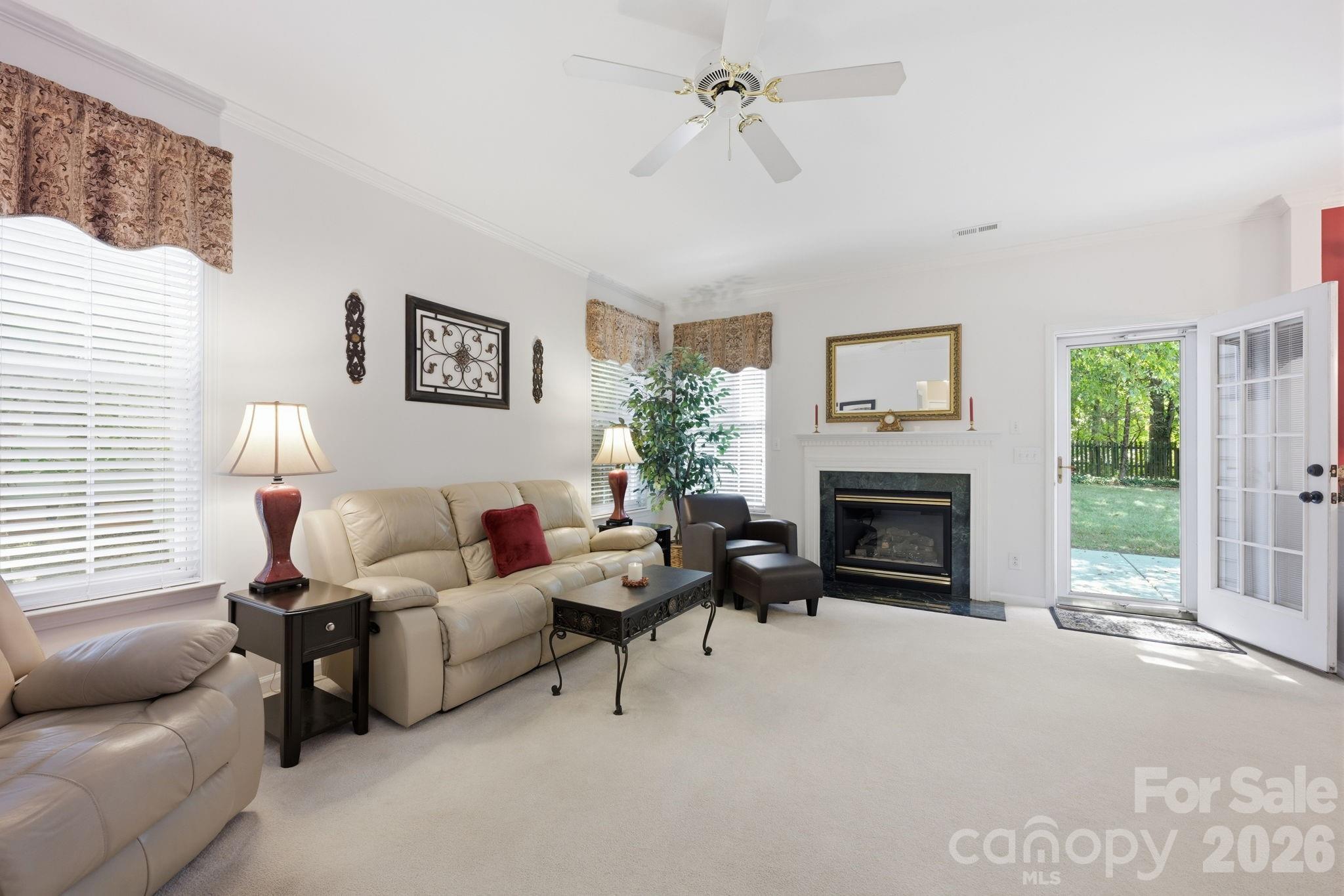 Single Family Residence at 10018 Glencrest Drive, Huntersville, photo 5 of 34