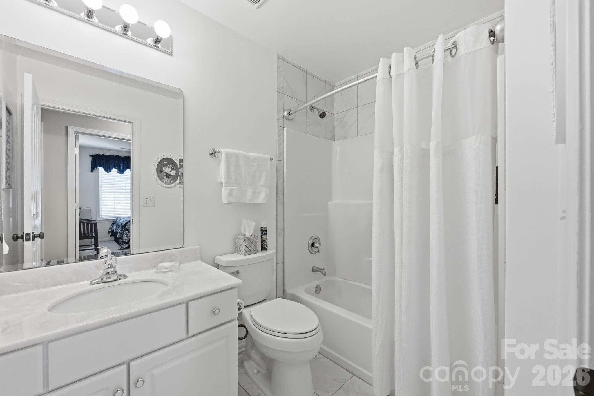 Full Bath - 10018 Glencrest Drive, Huntersville