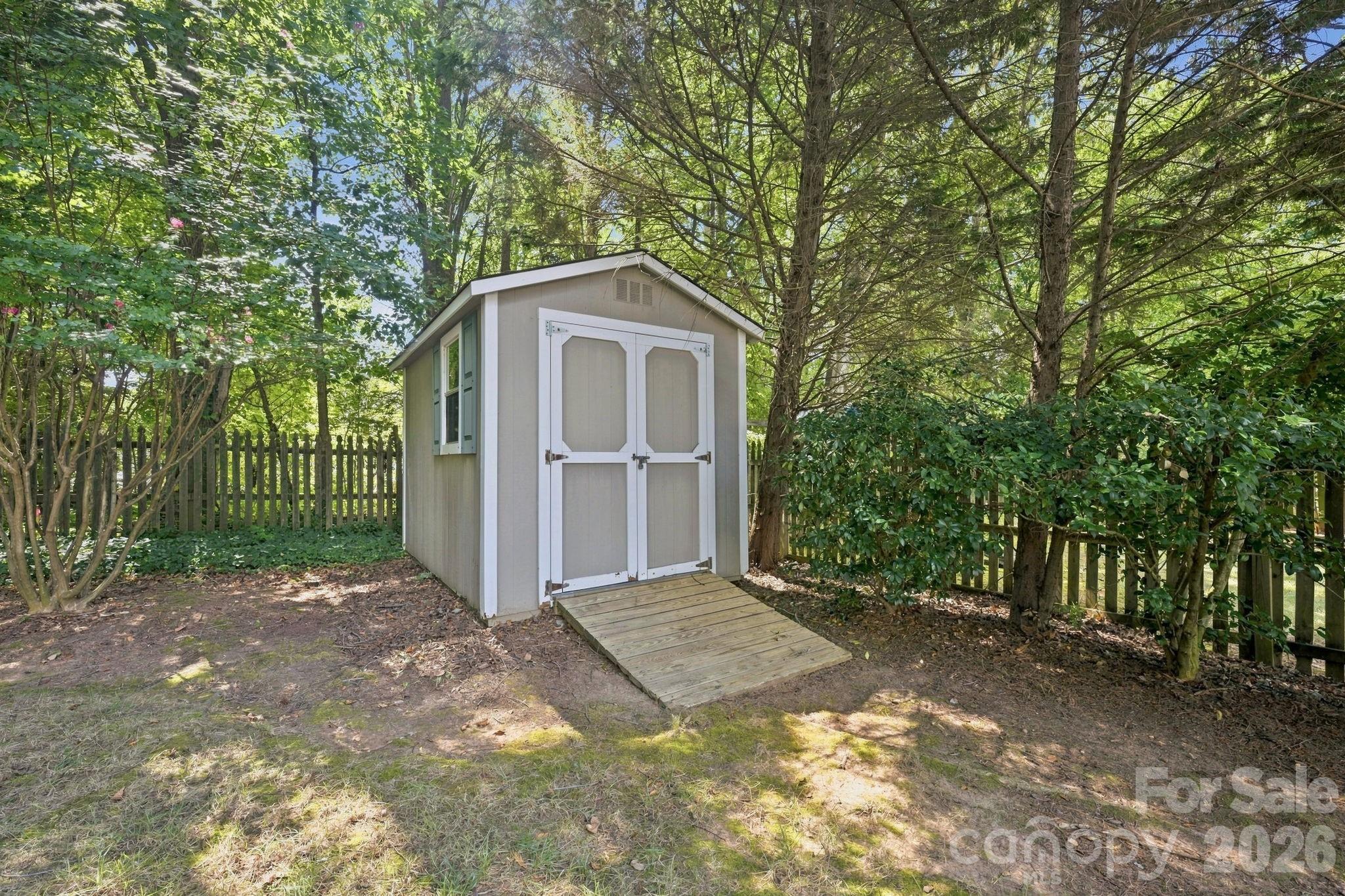 Single Family Residence at 10018 Glencrest Drive, Huntersville, photo 27 of 34