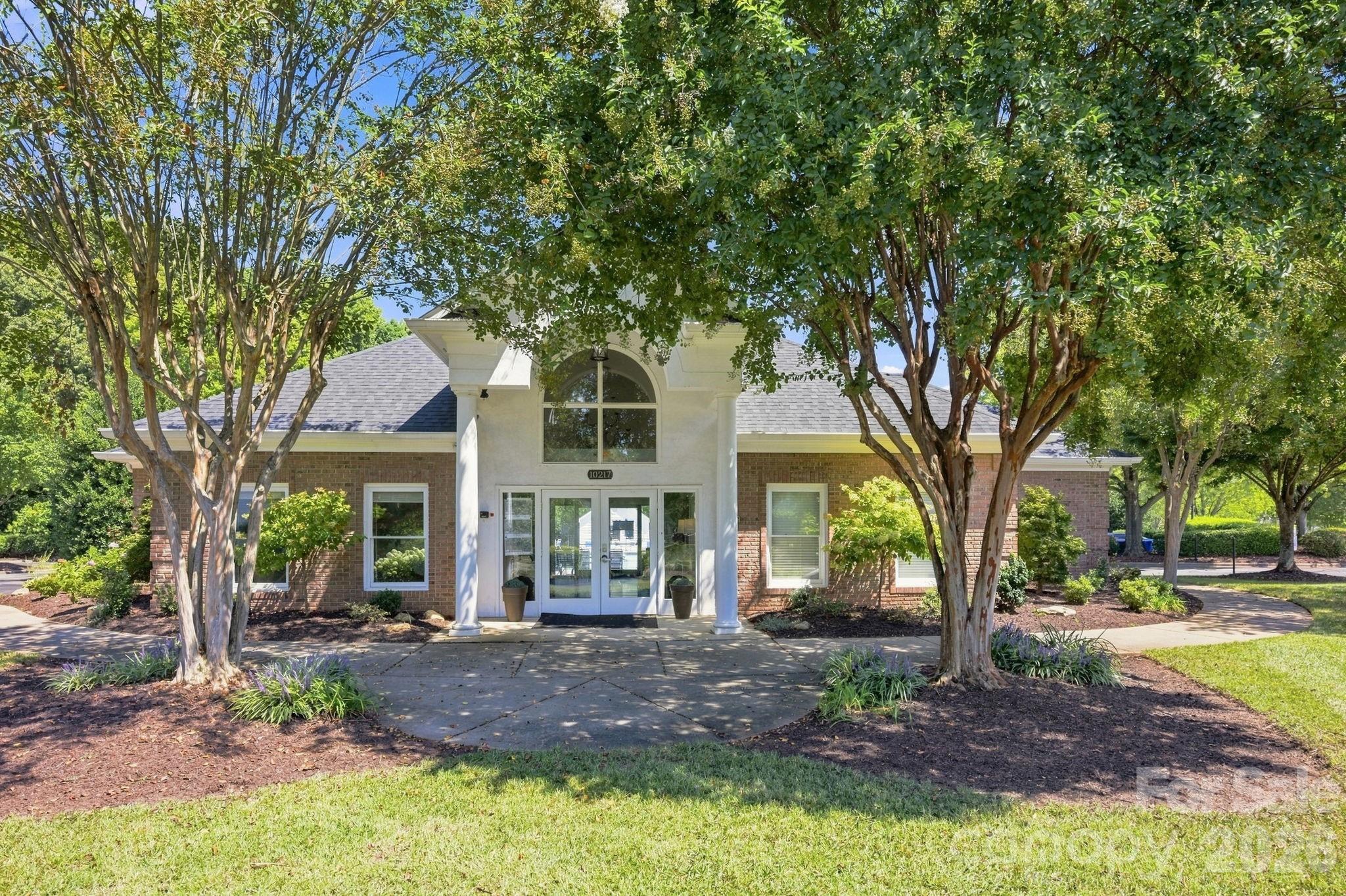 Pool House - 10018 Glencrest Drive, Huntersville