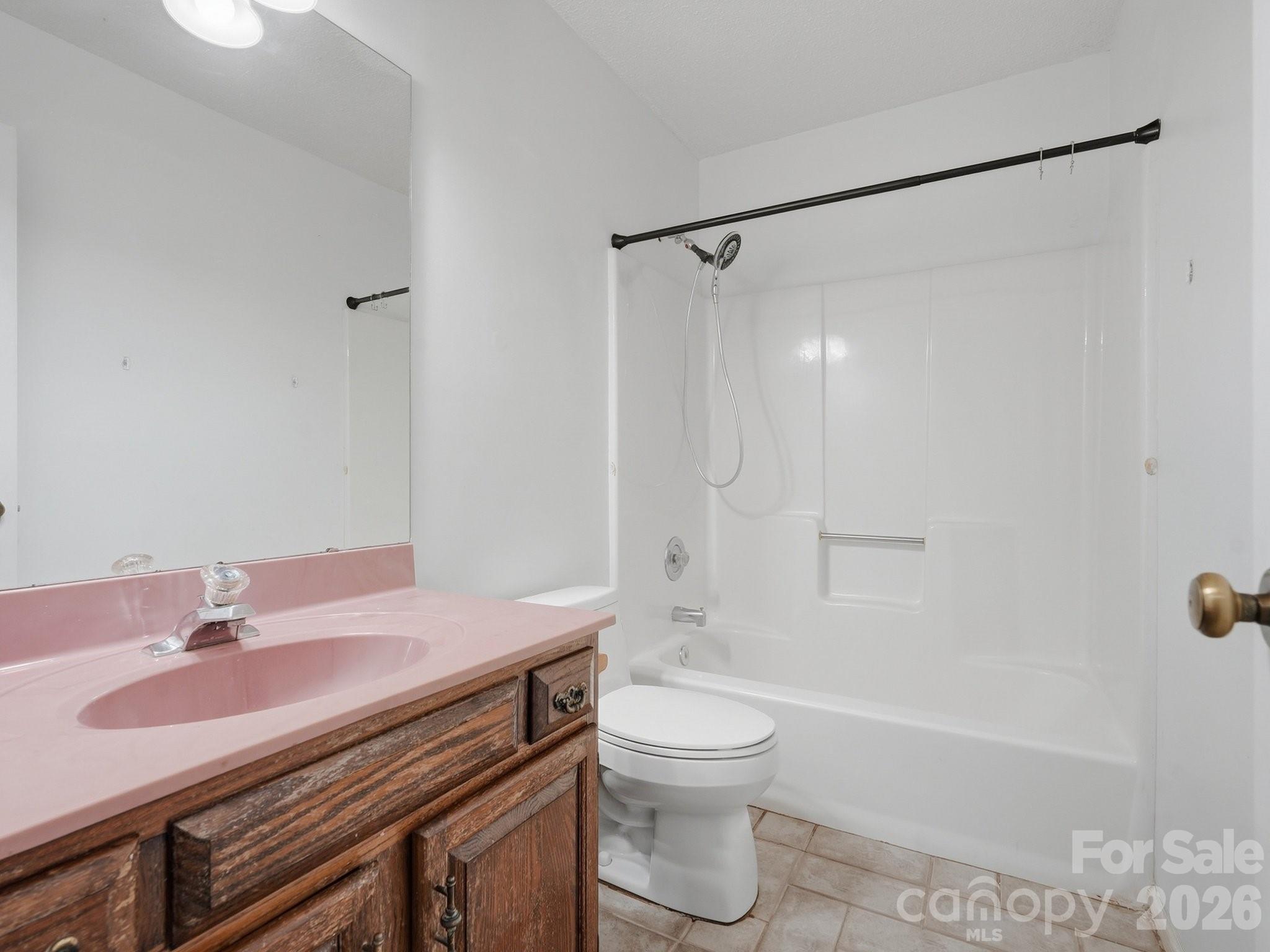 Guest bathroom - 504 Birnamwood Court, Fort Mill