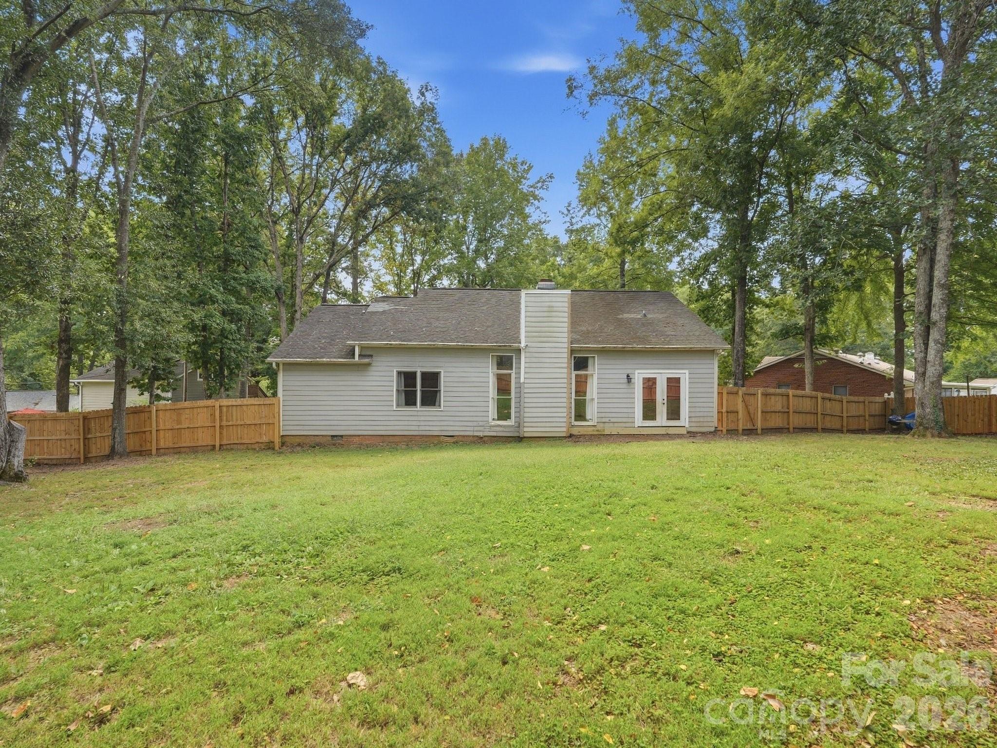 Large fenced backyard - 504 Birnamwood Court, Fort Mill