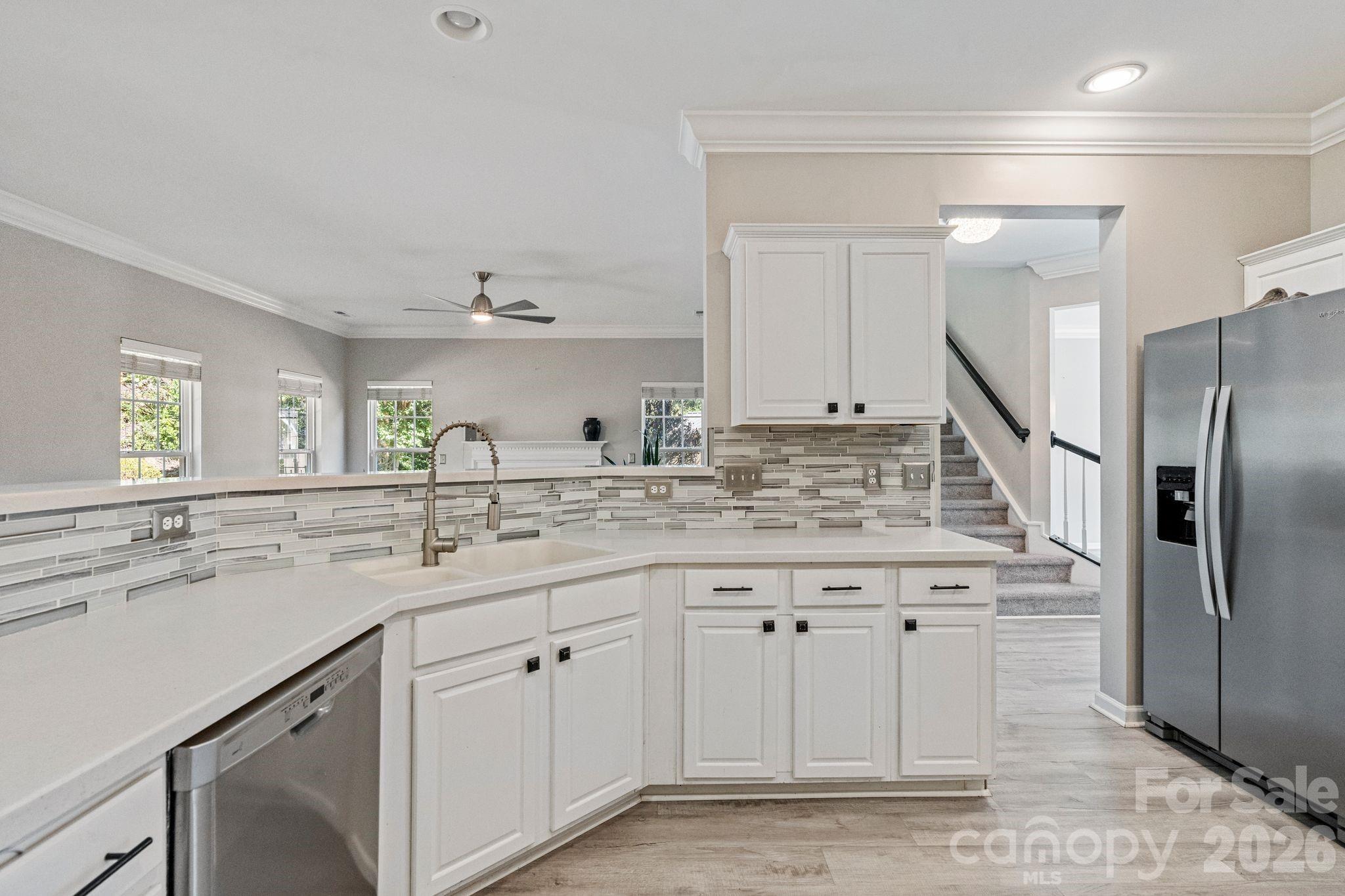 Single Family Residence at 7702 Antique Circle, Waxhaw, photo 4 of 32