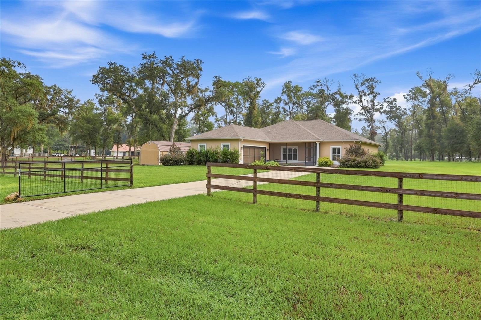 16 LAKESIDE DR
