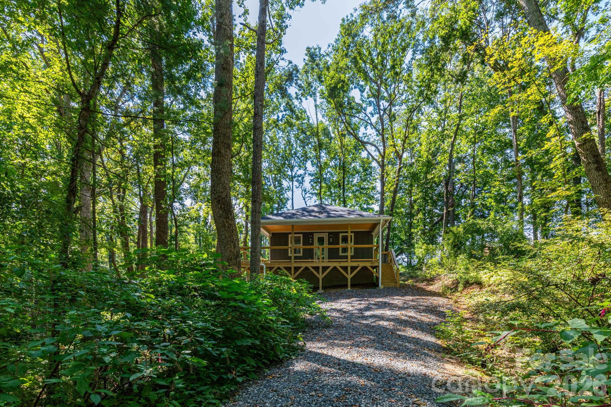 Single Family Residence at 137 E Arbutus Trail, Hendersonville, photo 7 of 27