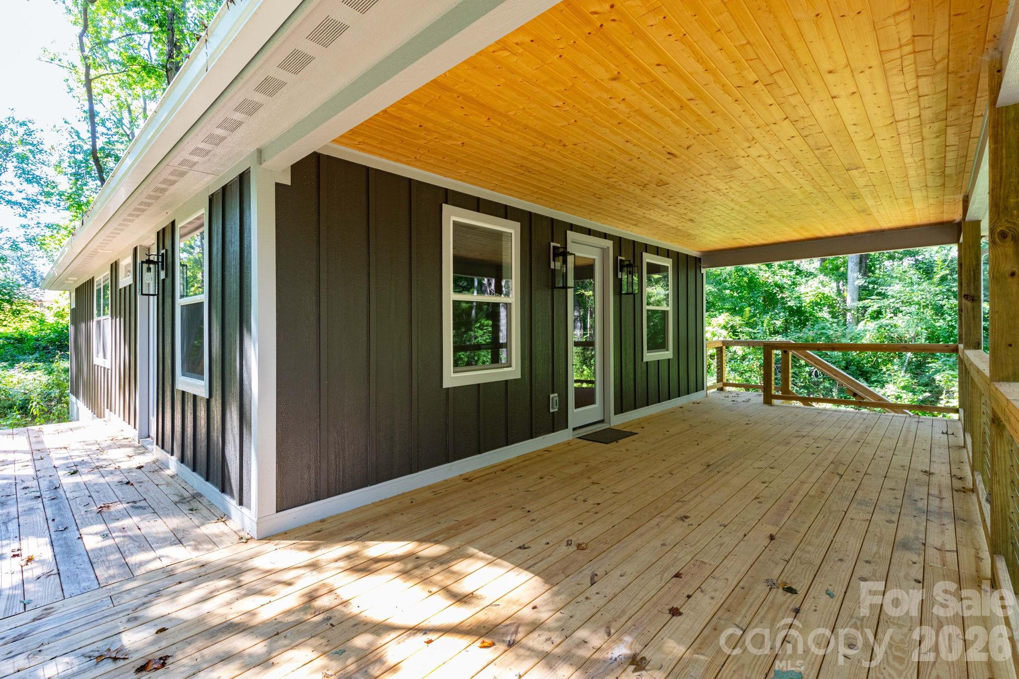 Single Family Residence at 137 E Arbutus Trail, Hendersonville, photo 21 of 27