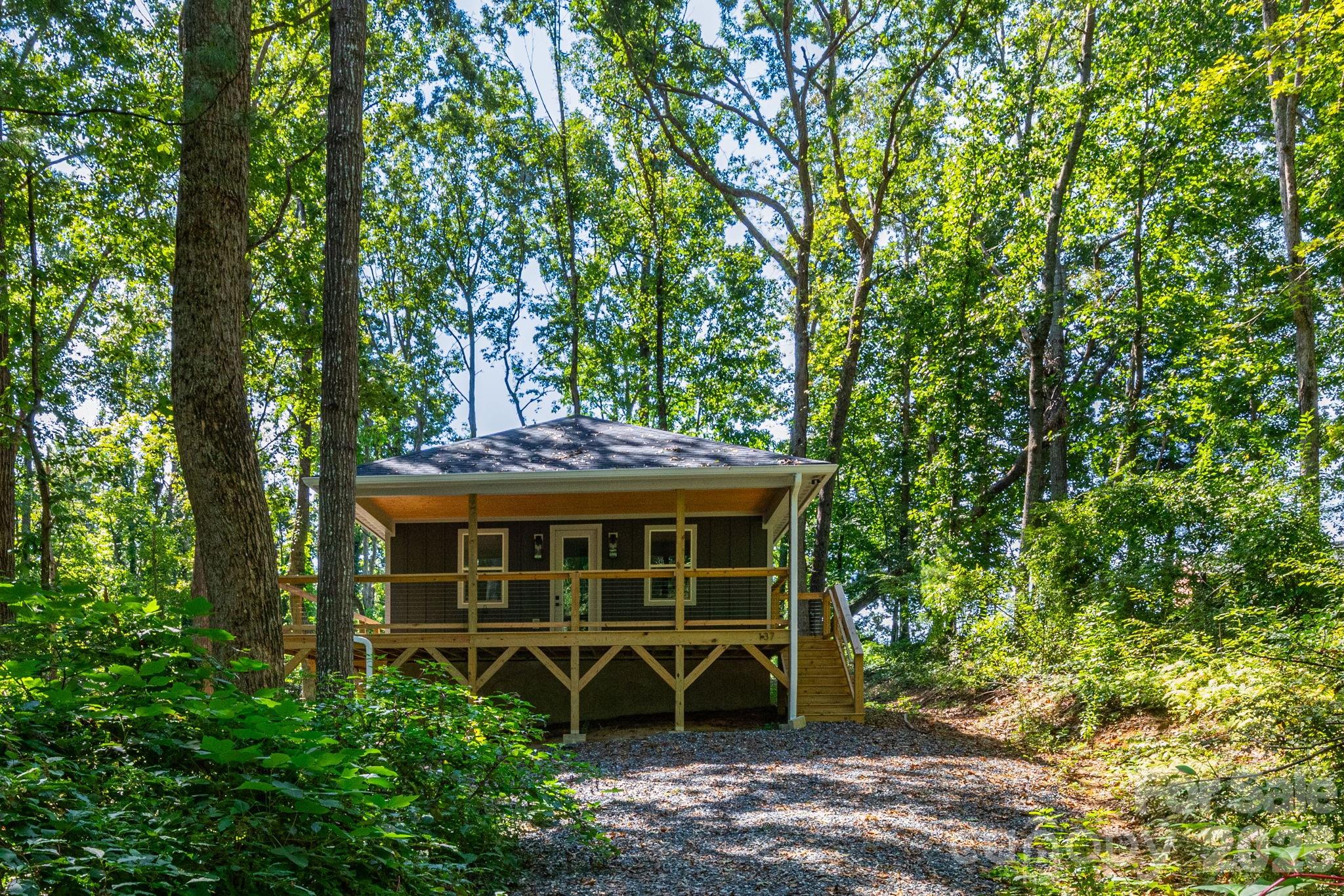 Single Family Residence at 137 E Arbutus Trail, Hendersonville, photo 25 of 27