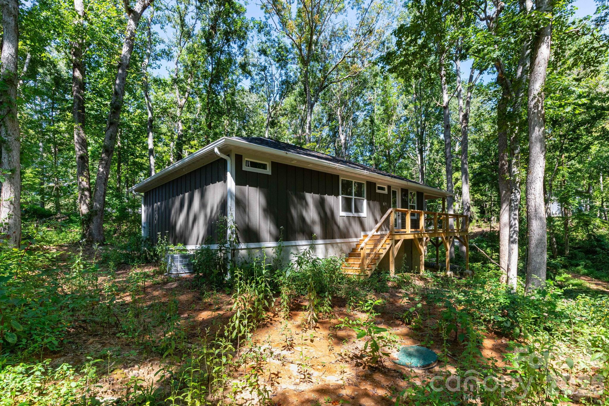 Single Family Residence at 137 E Arbutus Trail, Hendersonville, photo 26 of 27
