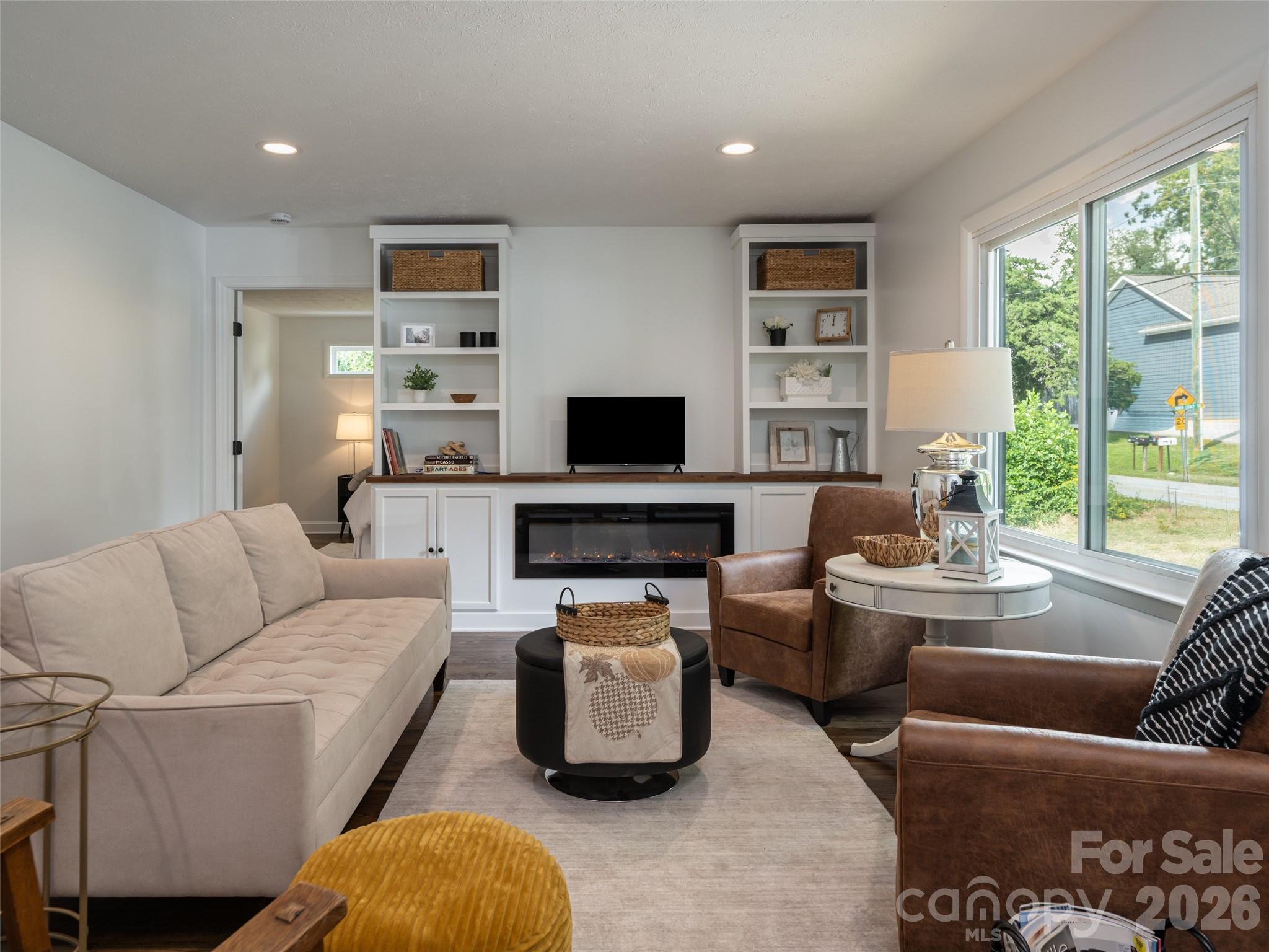 Single Family Residence at 21 W Chapel Road, Asheville, photo 5 of 46