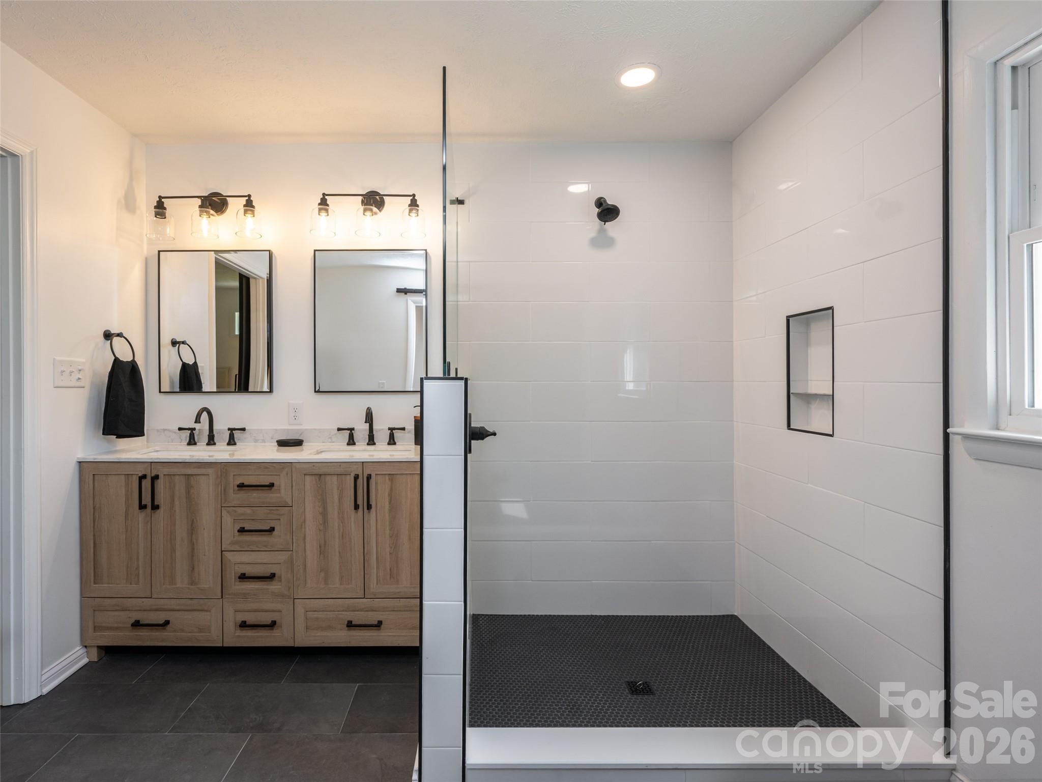 Single Family Residence at 21 W Chapel Road, Asheville, photo 21 of 46