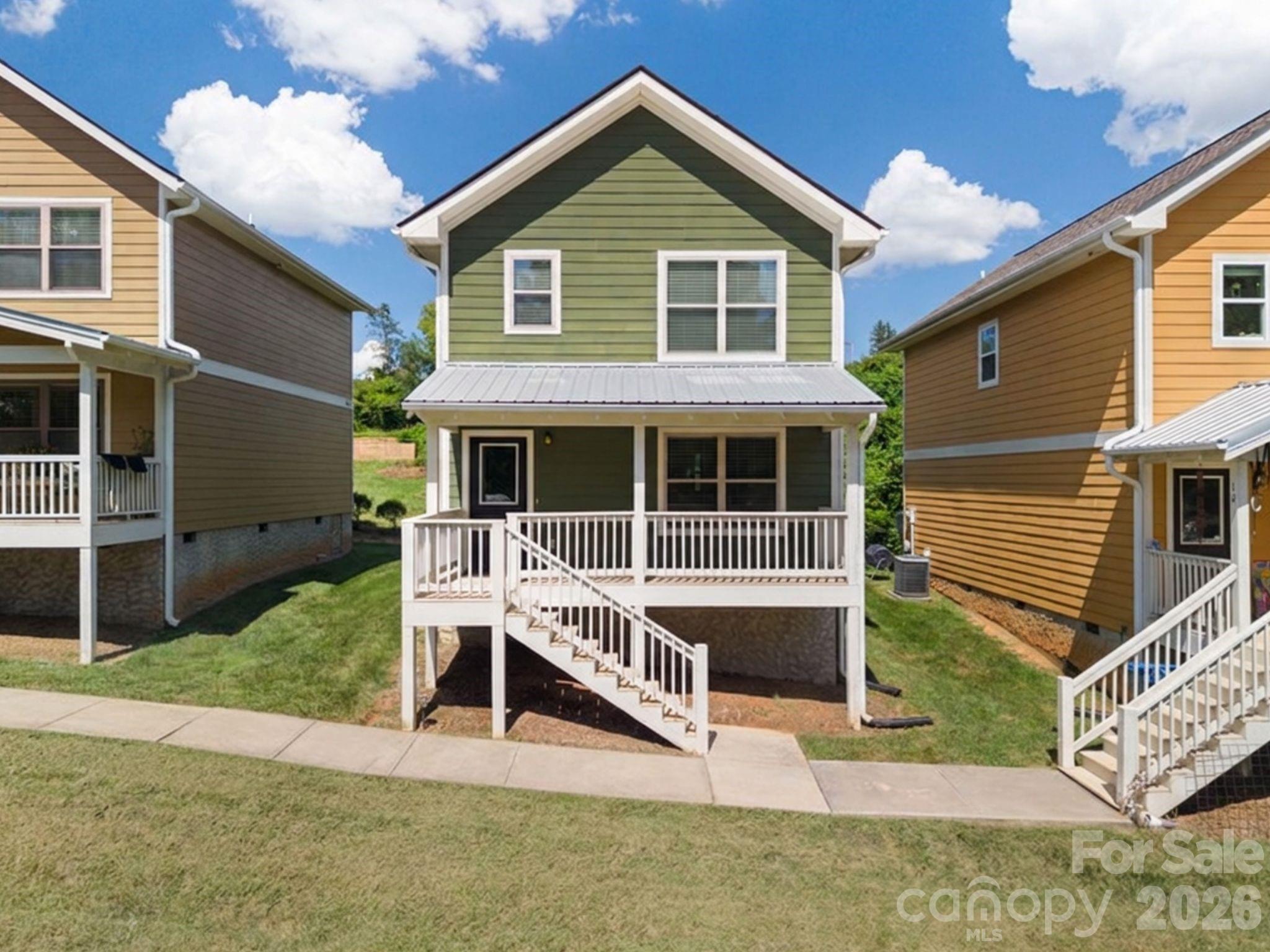 community HOA maintains the lawn for you! - 8 Cottage Cove Lane, Asheville