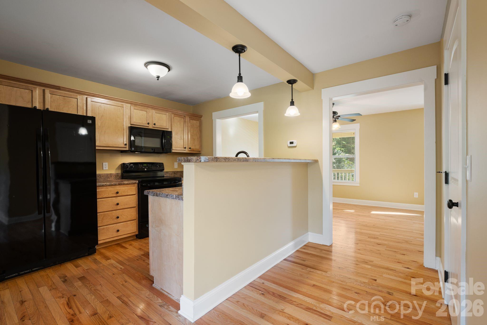 Single Family Residence at 8 Cottage Cove Lane, Asheville, photo 14 of 33