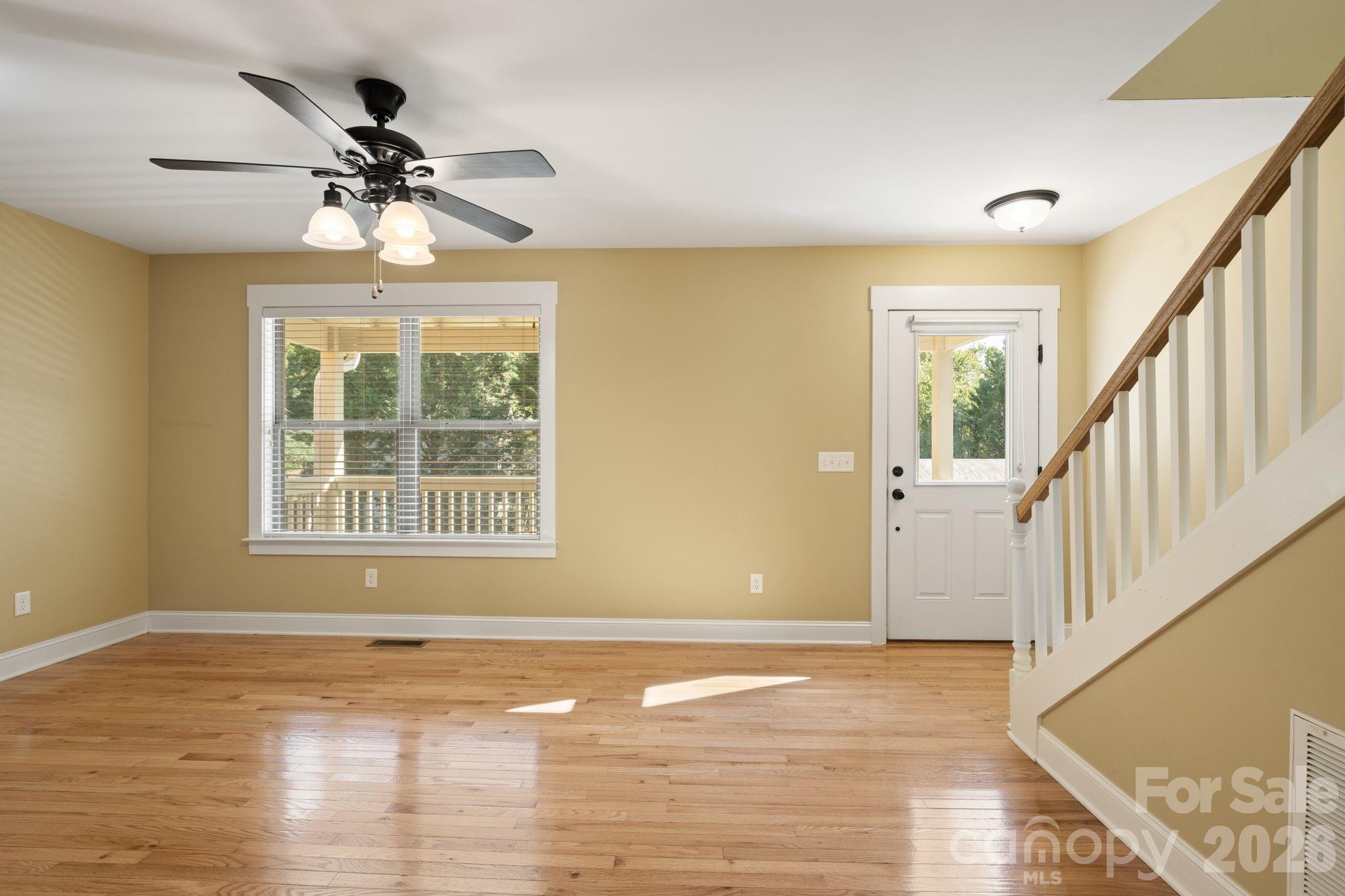 beautiful natural light - 8 Cottage Cove Lane, Asheville