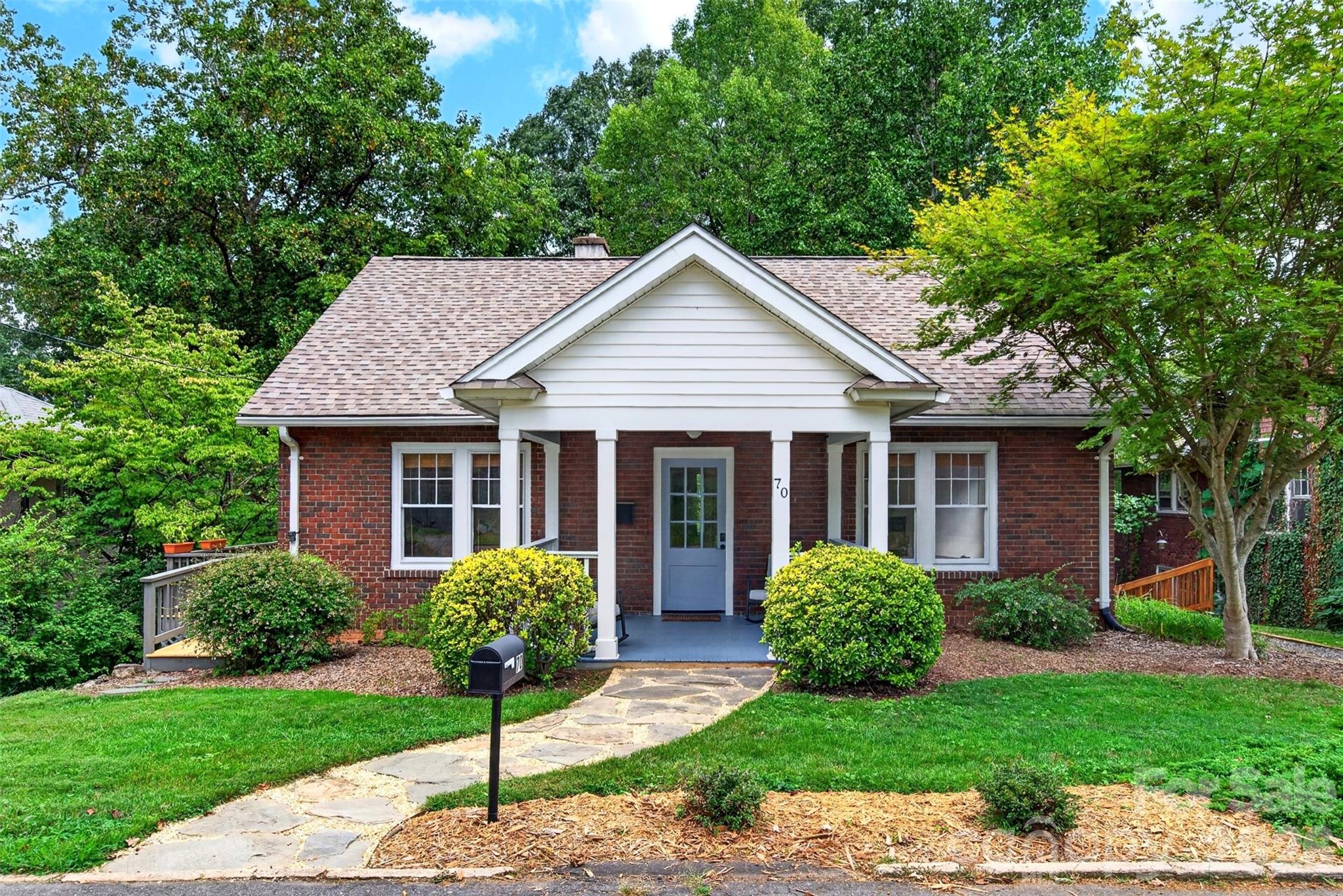 Welcome Home - 70 Saint Dunstans Circle, Asheville