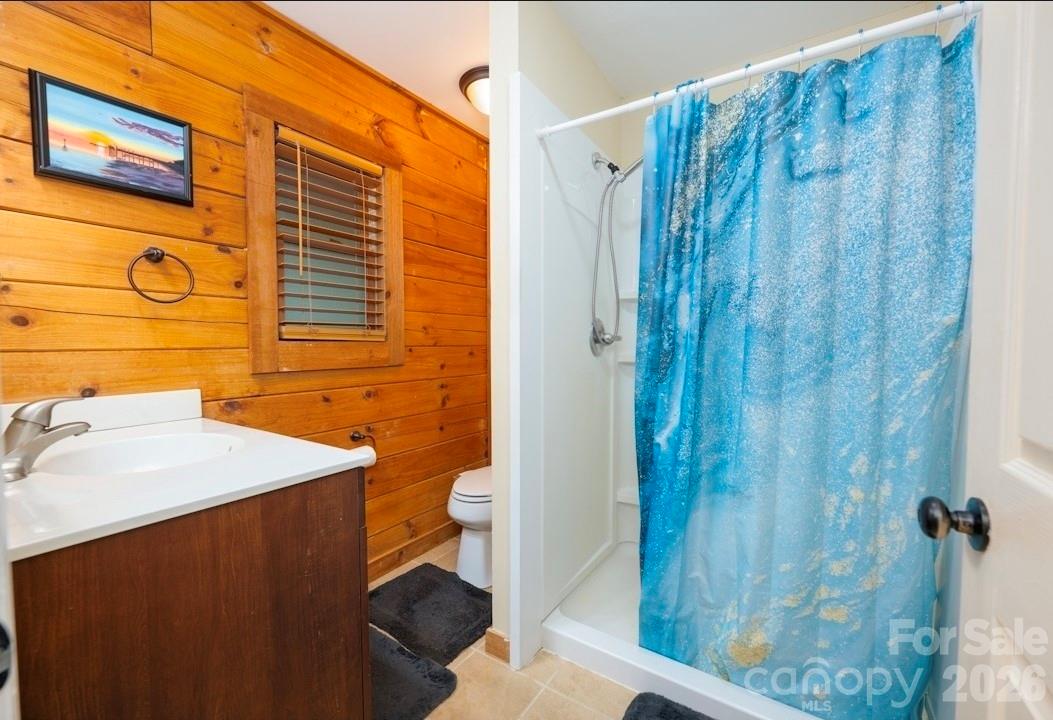 Primary En Suite Bathroom - 174 Nix Creek Road, Canton