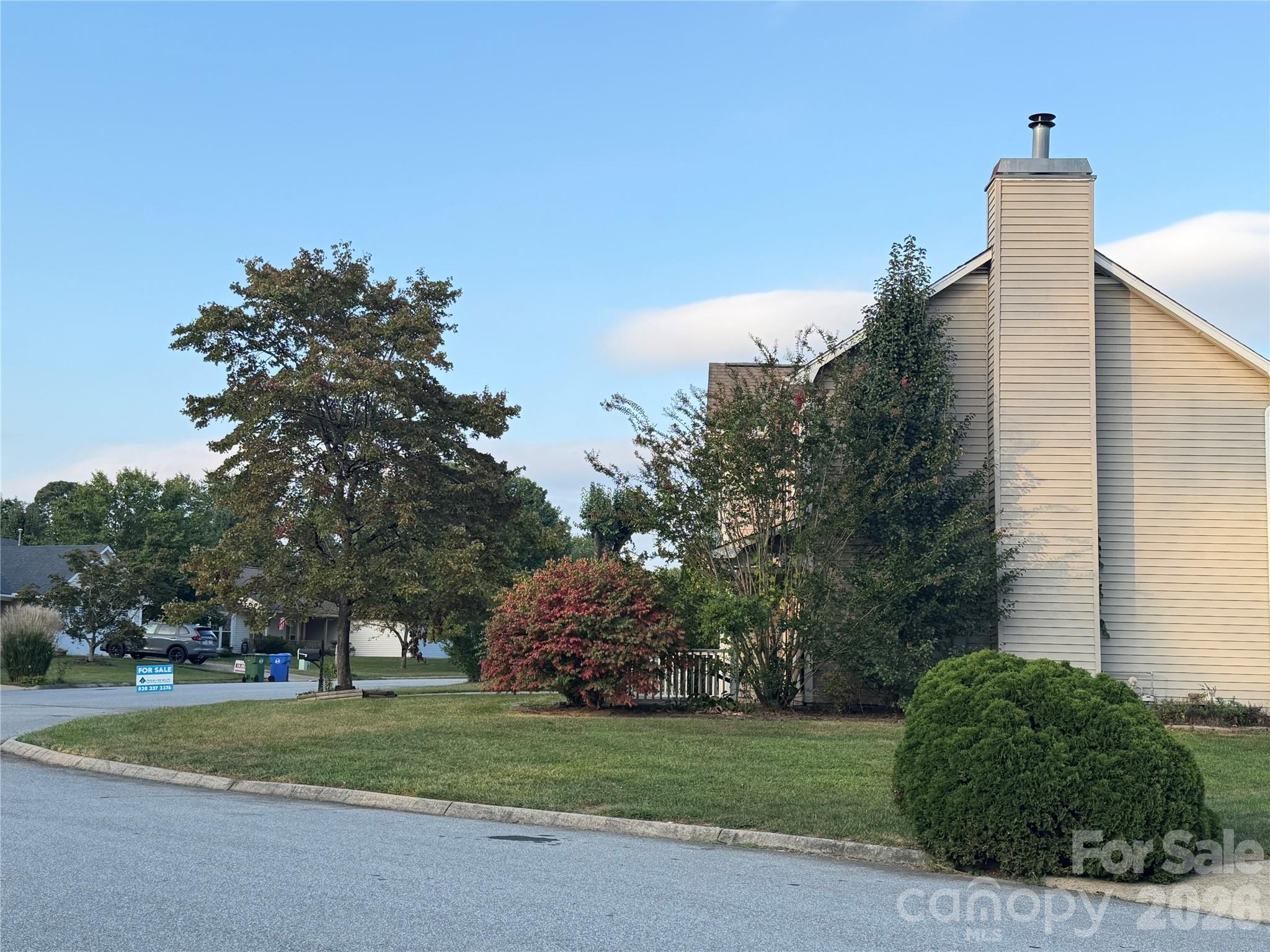 Single Family Residence at 59 Southchase Drive, Fletcher, photo 3 of 17