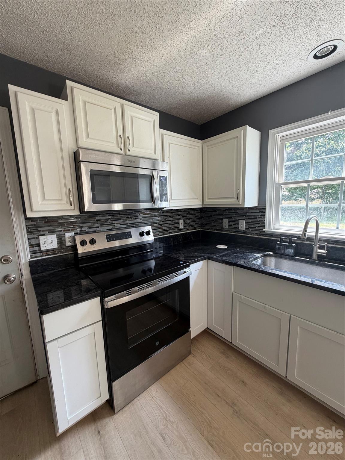 Single Family Residence at 59 Southchase Drive, Fletcher, photo 11 of 17