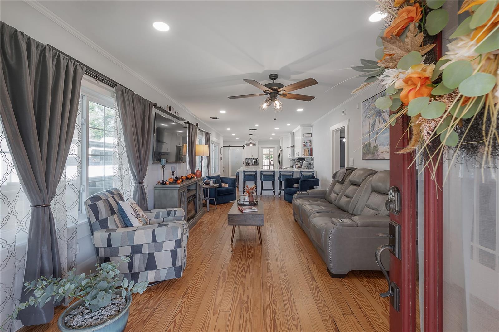 Single Family Residence at 203 W FRIERSON AVE, TAMPA, photo 6 of 75
