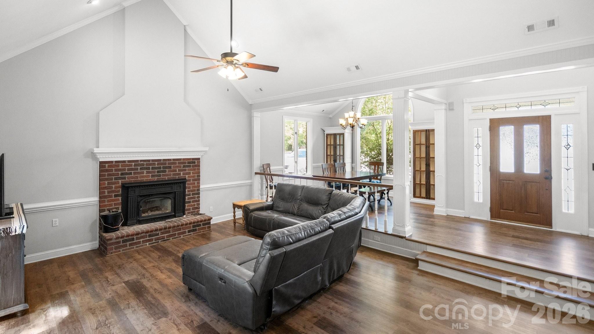 vaulted great room adjoins the dining room and breakfast room - 1517 Helms Short Cut Road, Monroe