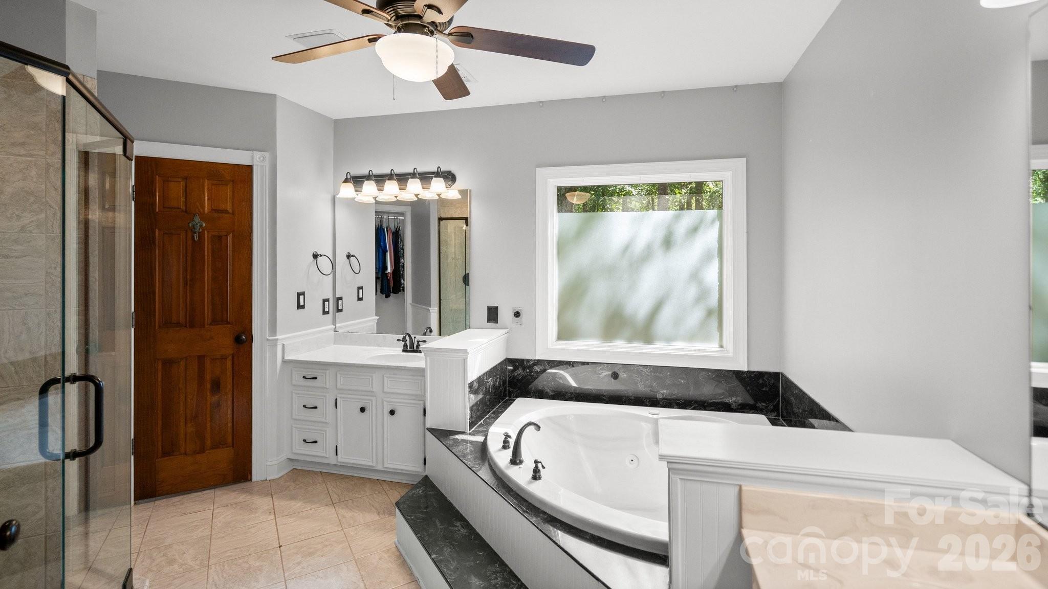 primary bath with two vanities - 1517 Helms Short Cut Road, Monroe