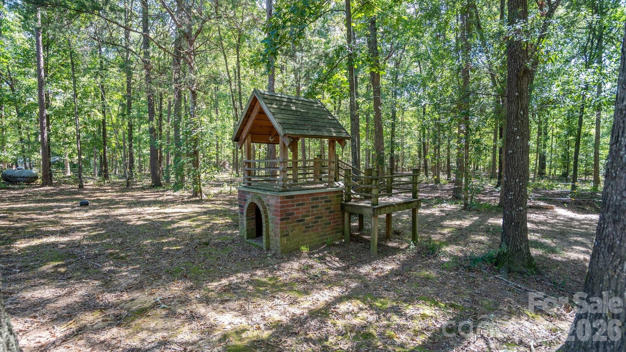 wooded back yard with play house - 1517 Helms Short Cut Road, Monroe