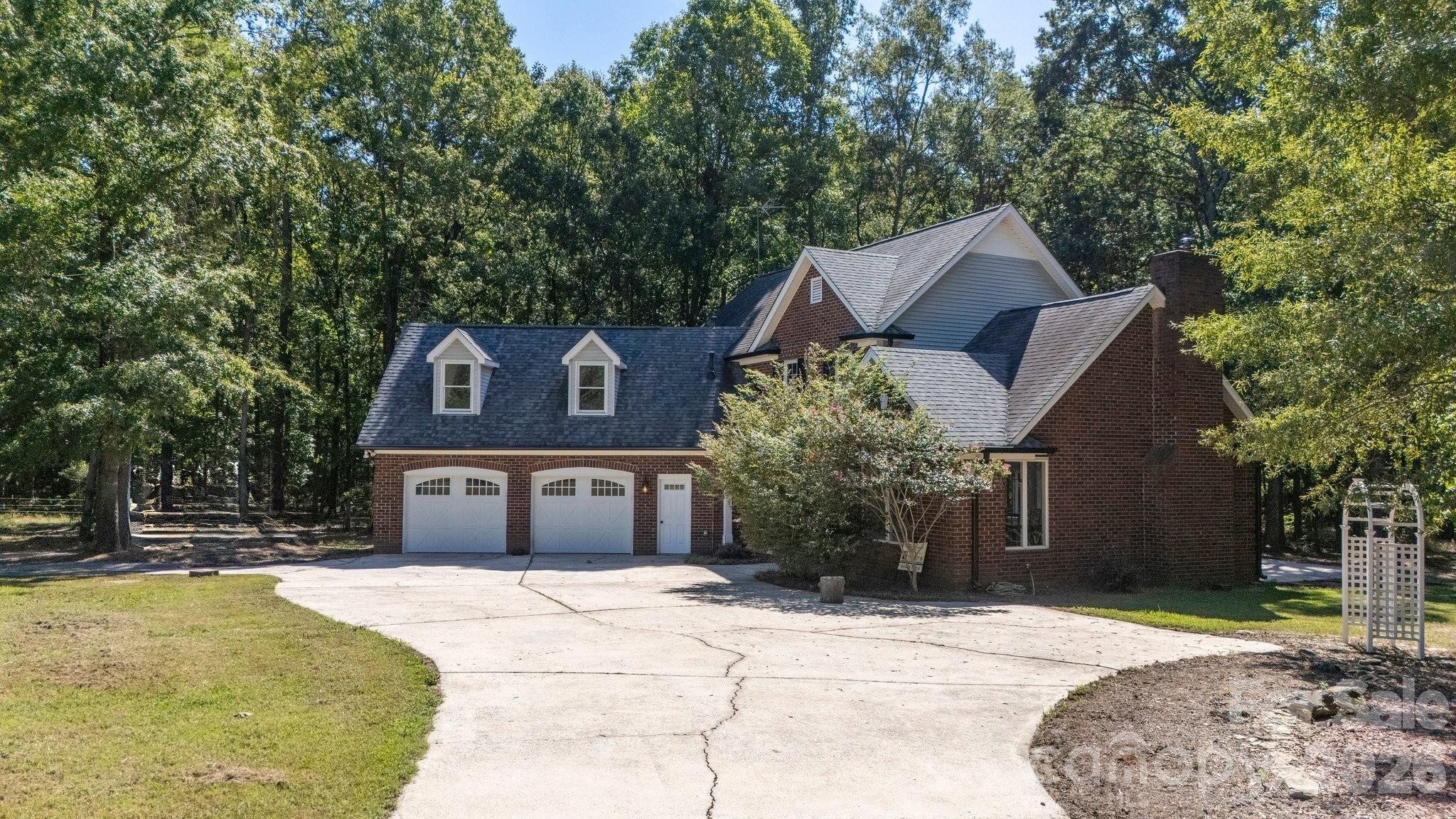 Large cemented round about drieway - 1517 Helms Short Cut Road, Monroe