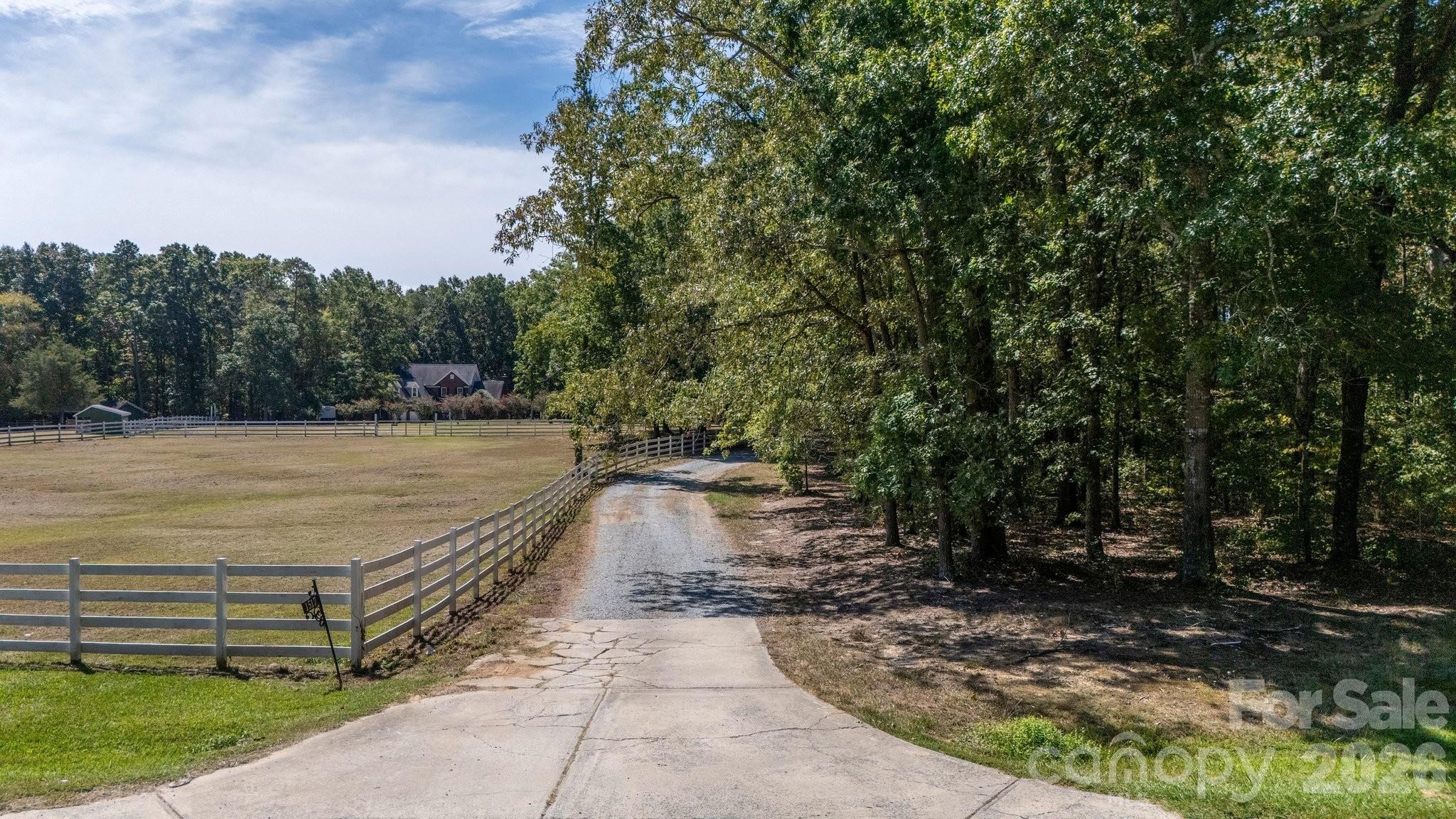 Long Drive way into property offers privacy - 1517 Helms Short Cut Road, Monroe