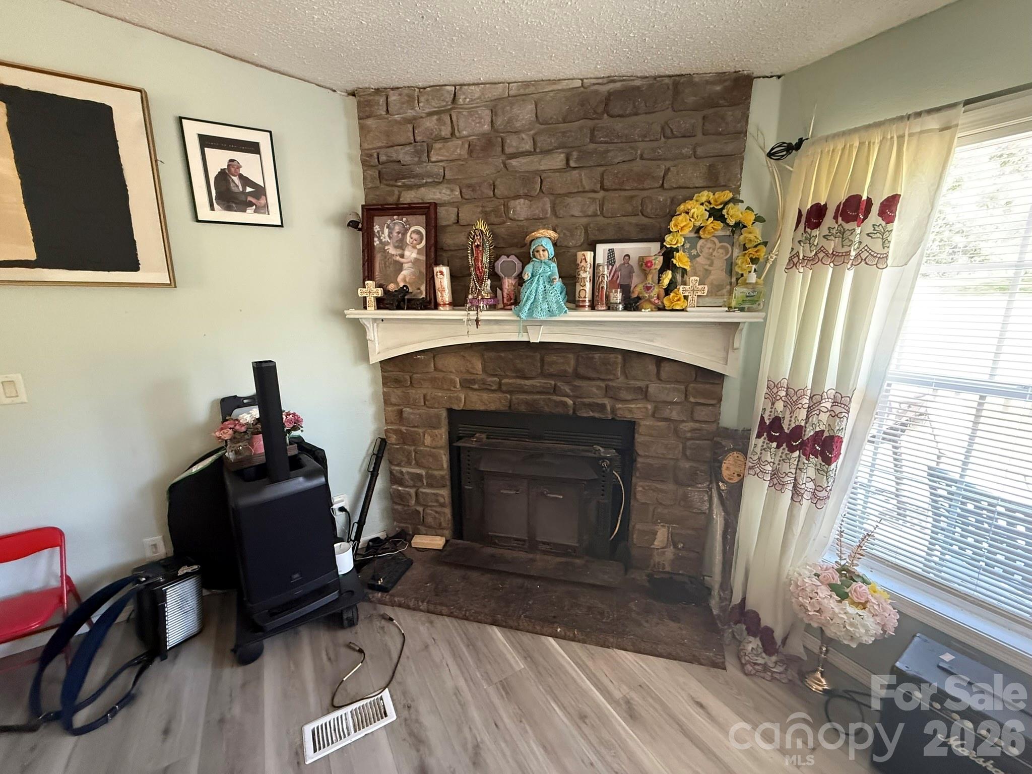 Single Family Residence at 907 Epley Drive, Marion, photo 13 of 47