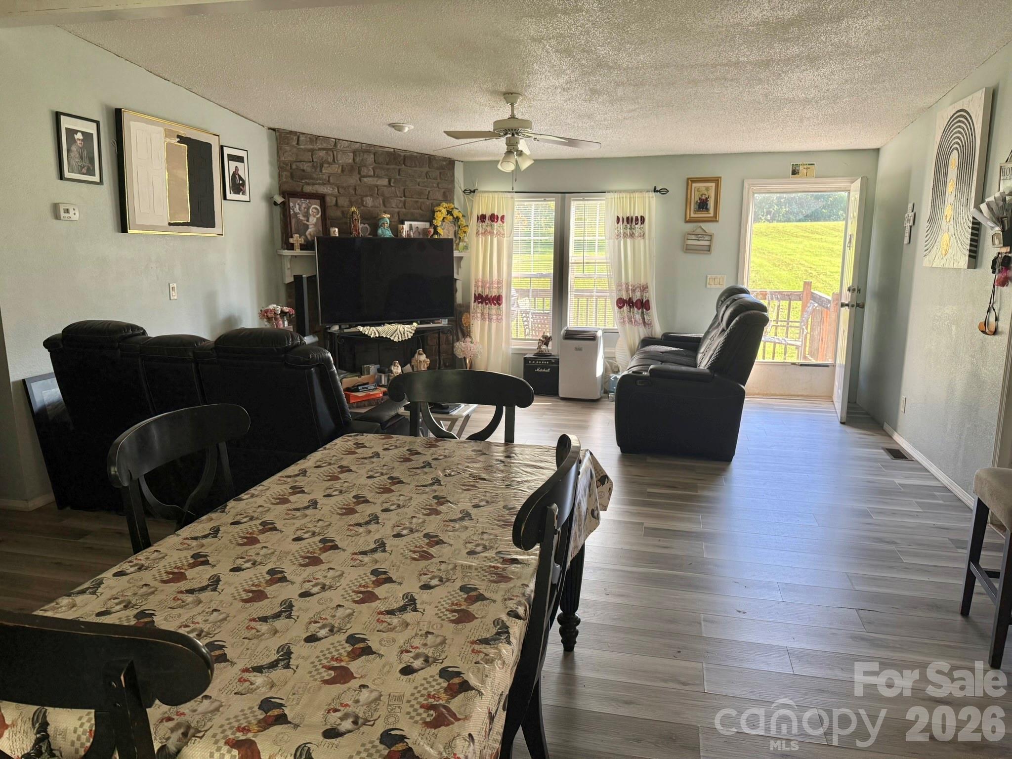Single Family Residence at 907 Epley Drive, Marion, photo 14 of 47