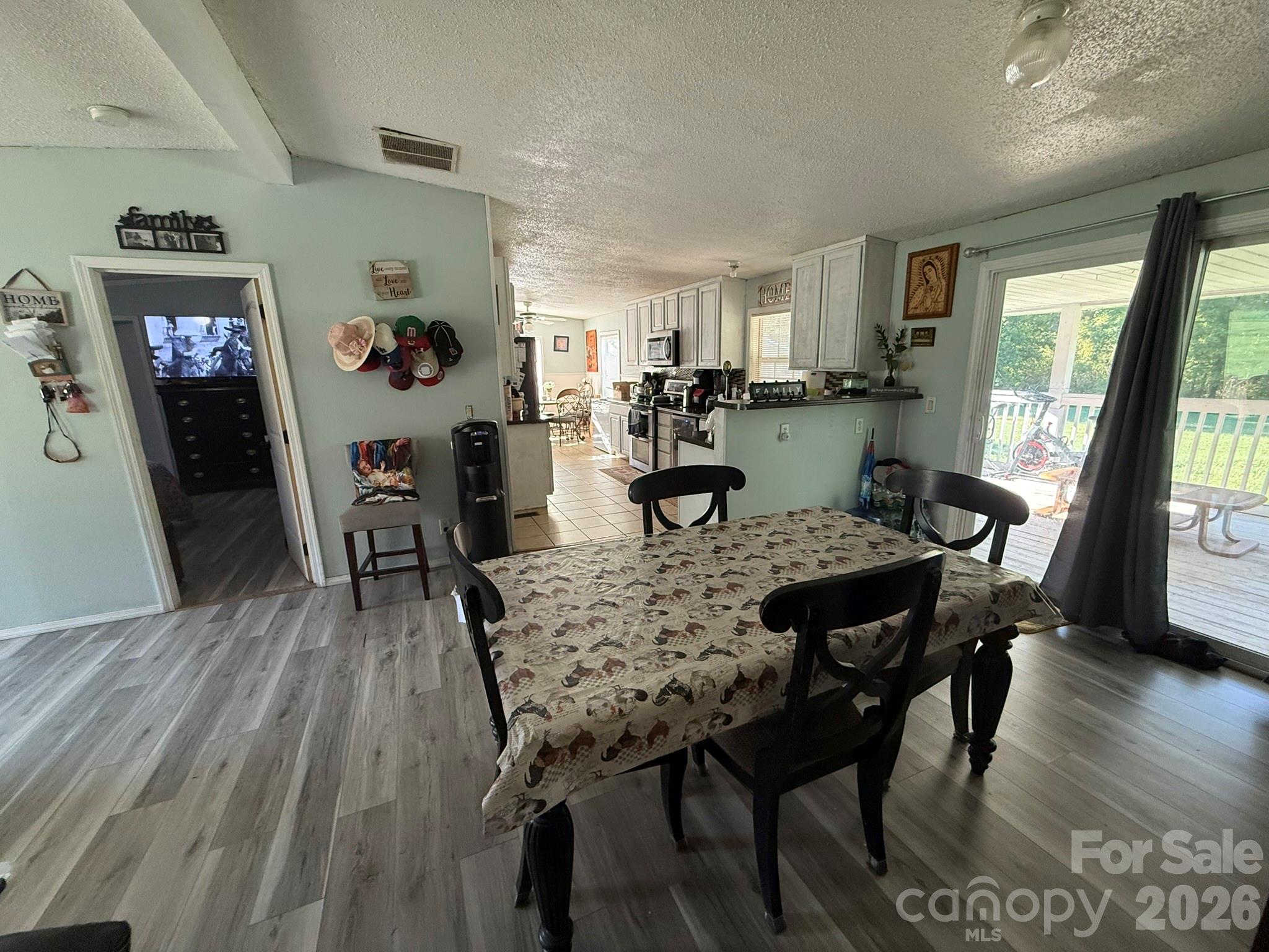Single Family Residence at 907 Epley Drive, Marion, photo 15 of 47