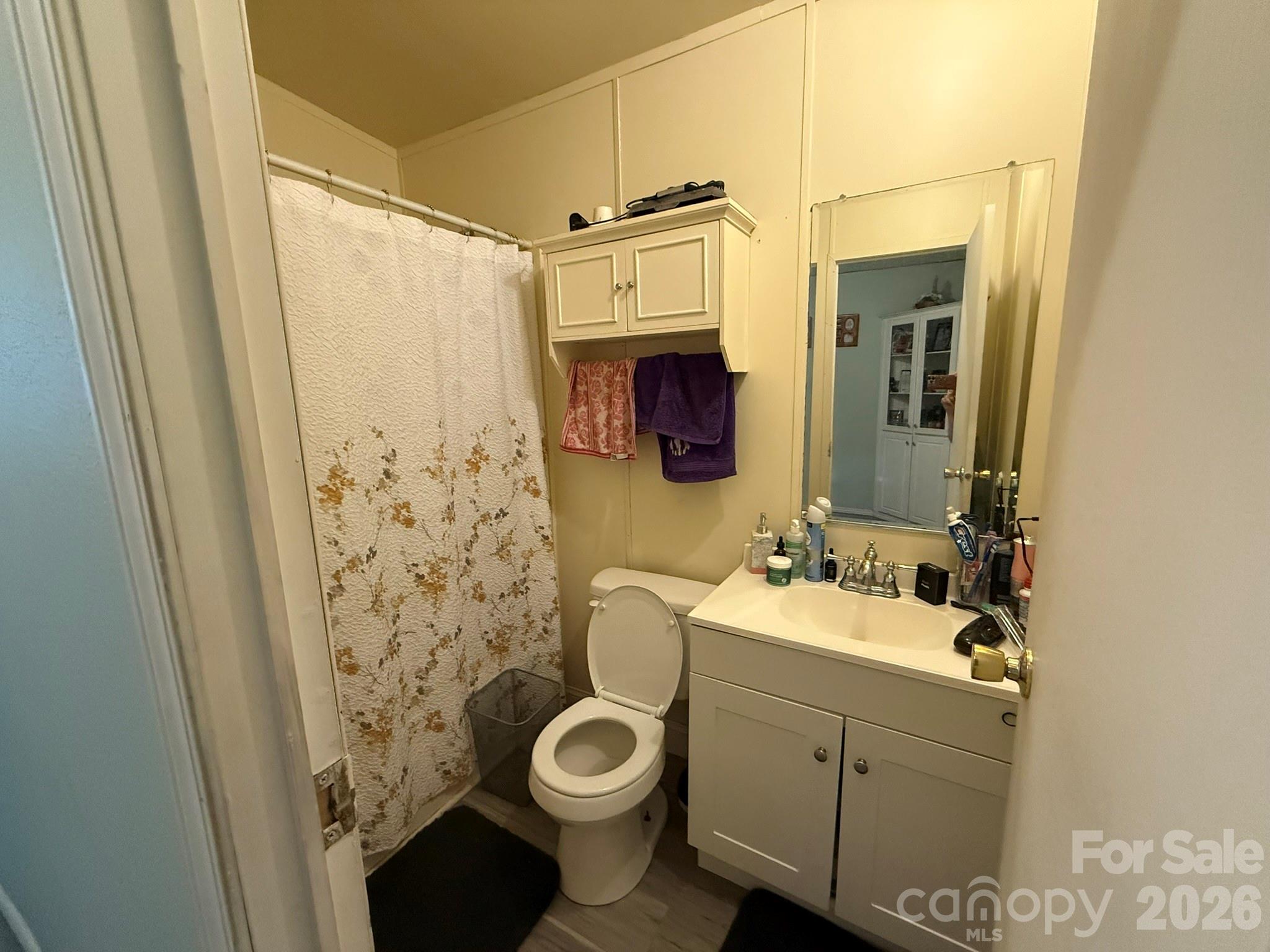 Shared bath - 907 Epley Drive, Marion